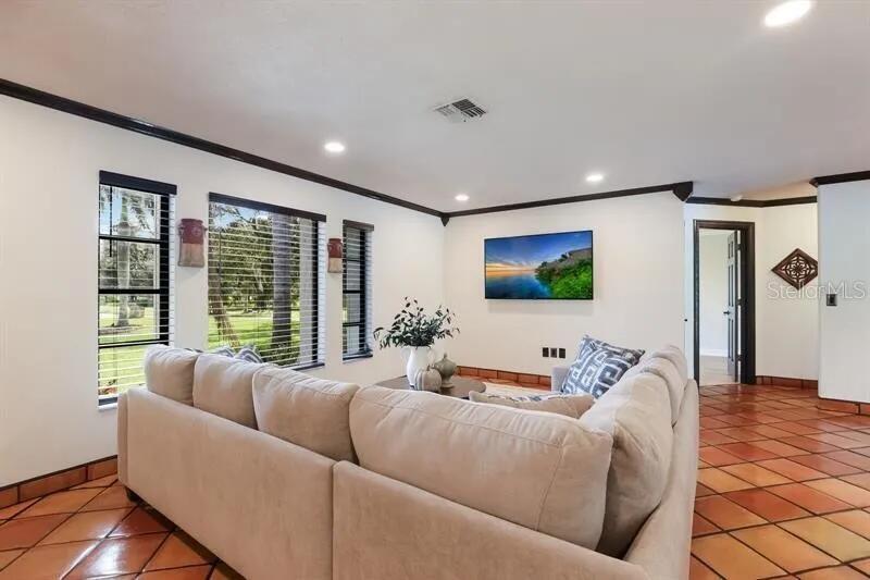 2077 RACIMO DR — photo 2