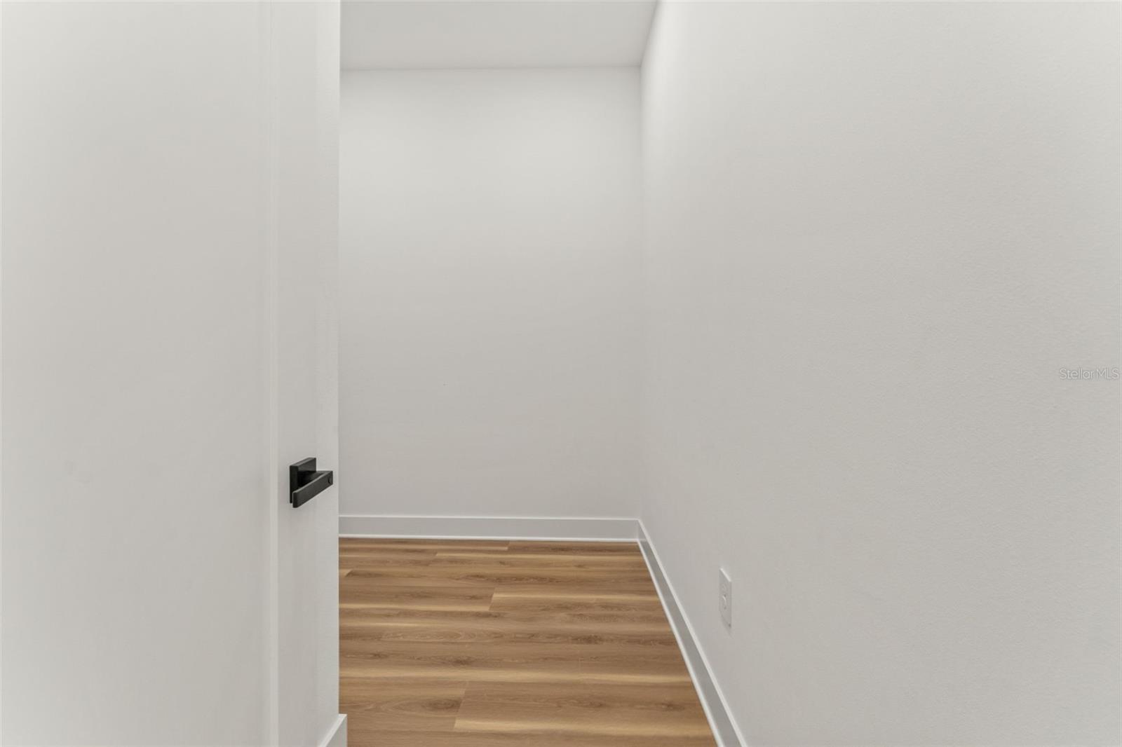 10194 HODSON PL — photo 28