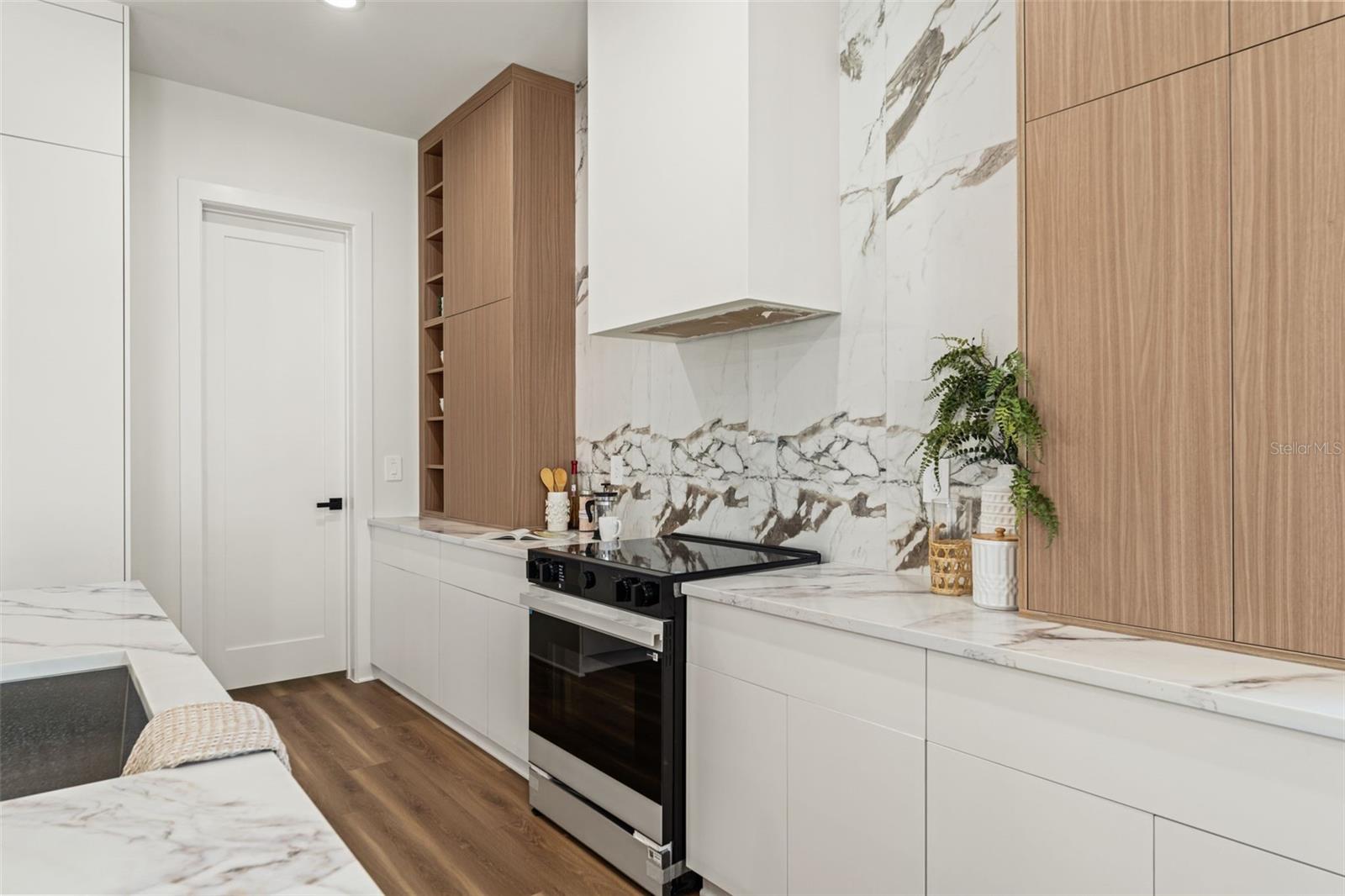 10194 HODSON PL — photo 14
