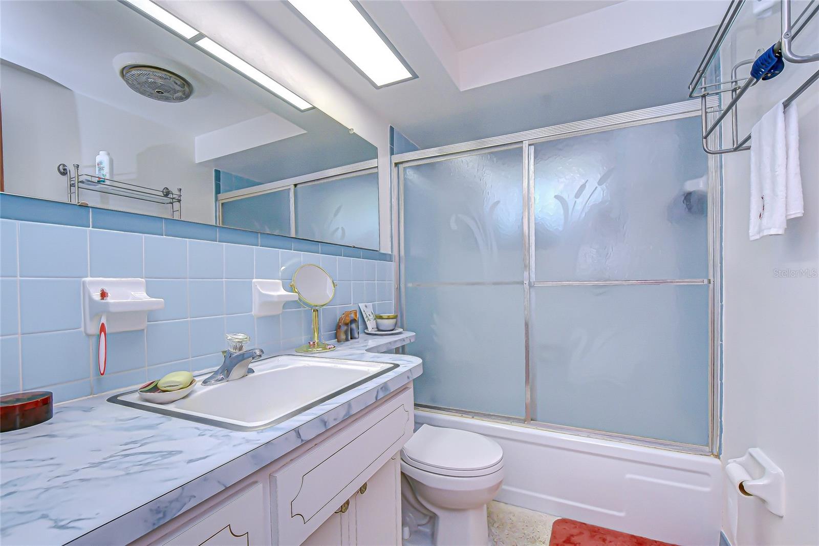 2128 SHANNON DR — photo 16