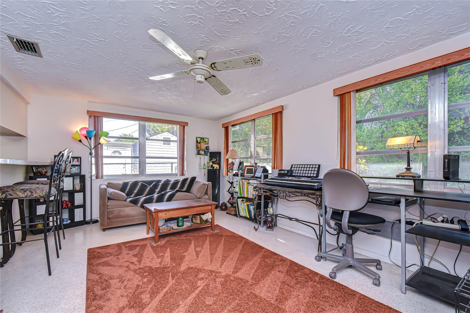 2128 SHANNON DR — photo 13