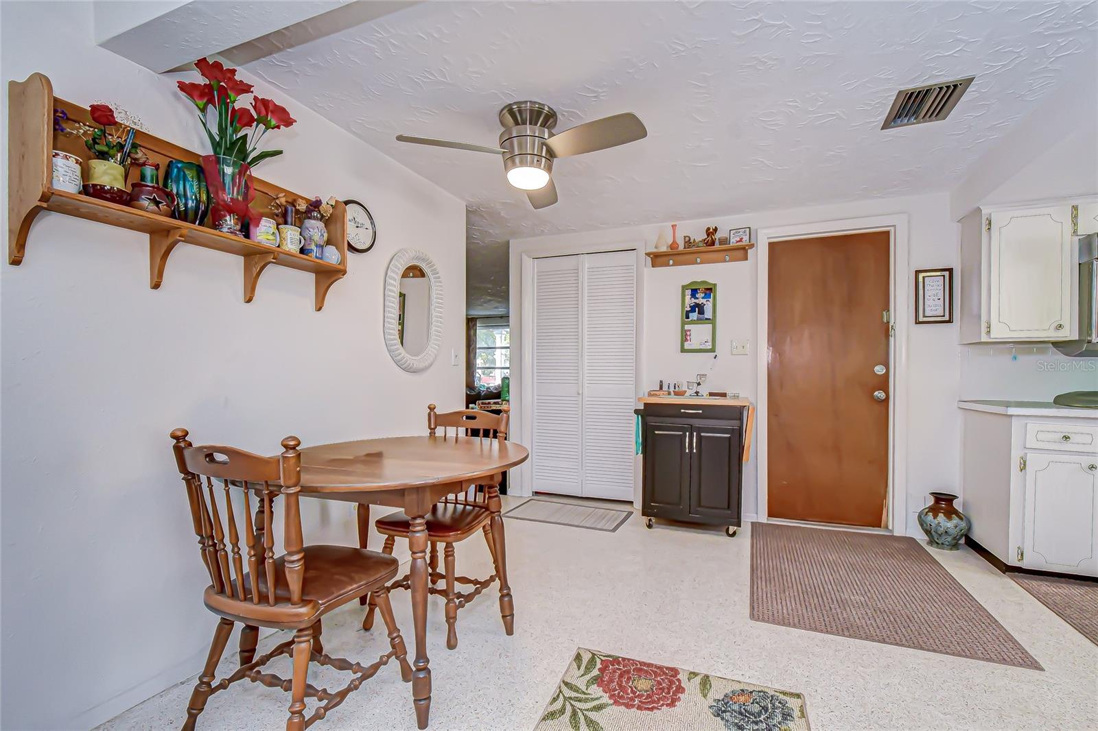 2128 SHANNON DR — photo 10