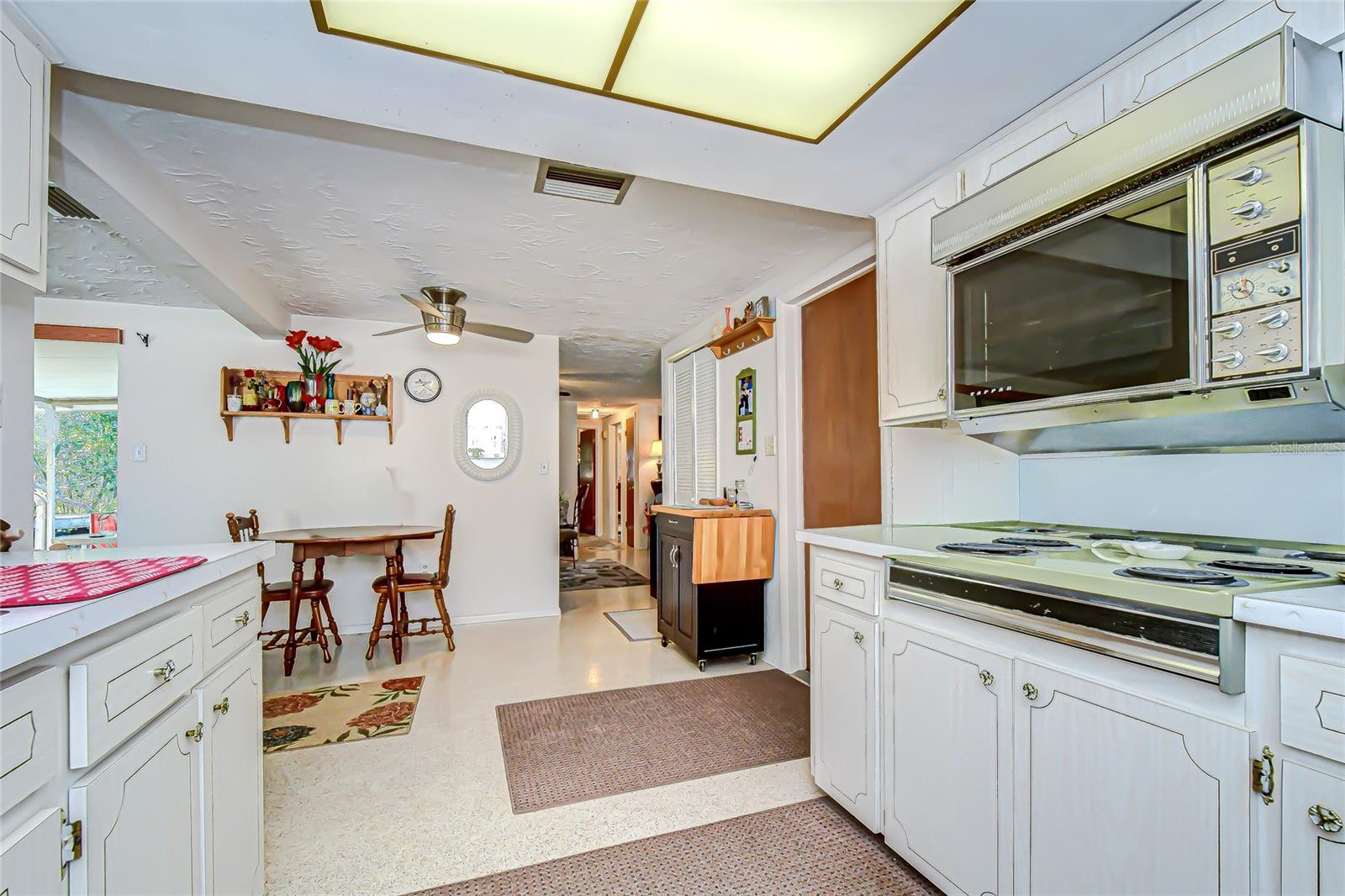 2128 SHANNON DR — photo 9