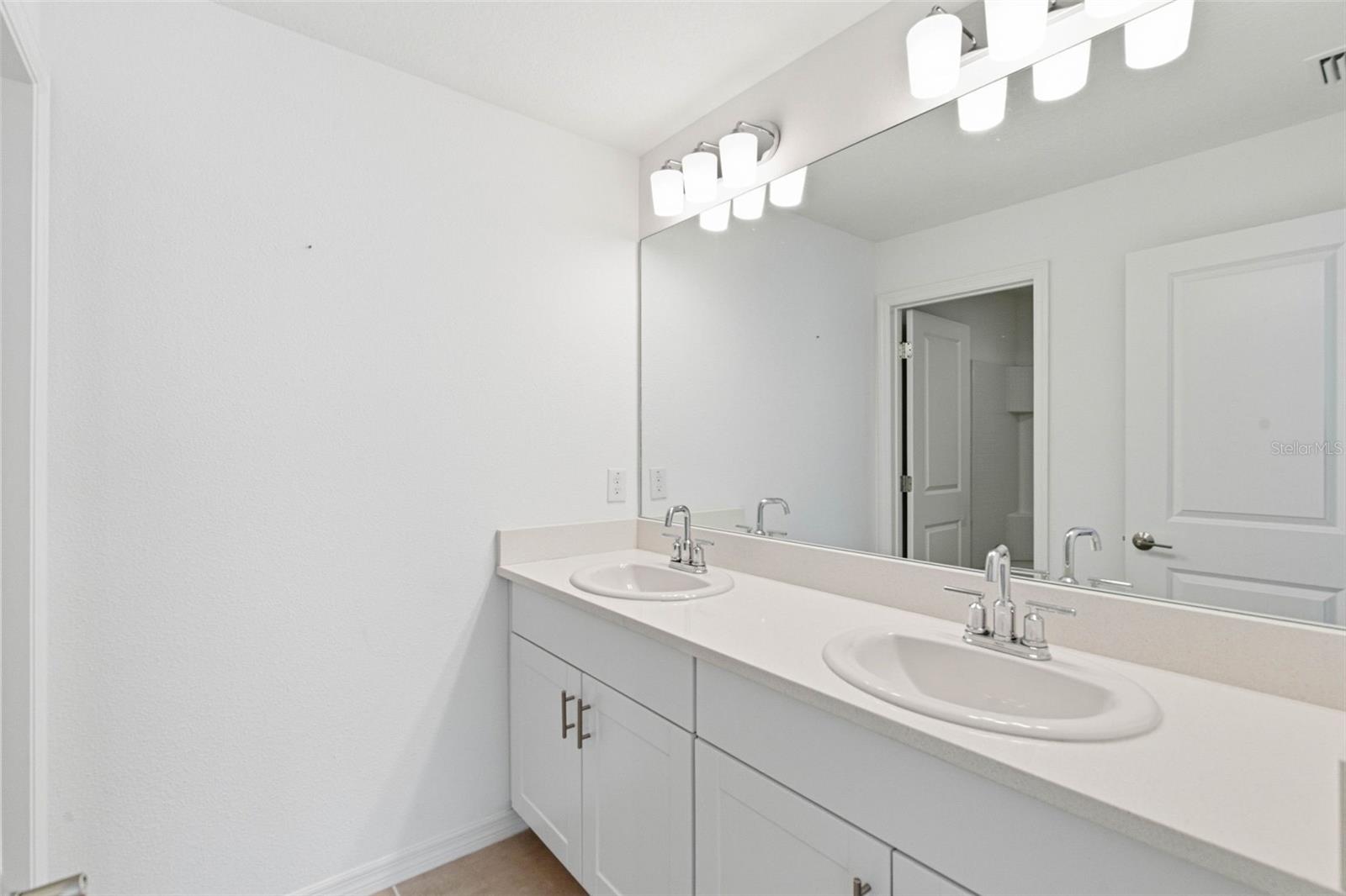 5905 LAURELCREST GLN — photo 27