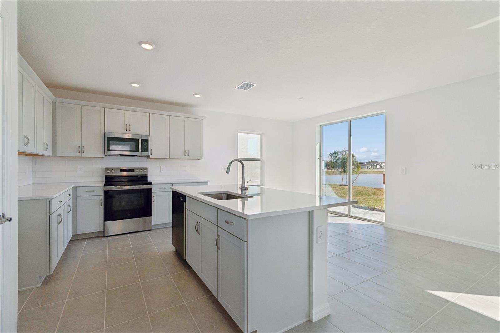 9018 OPTIMIST WAY — photo 11