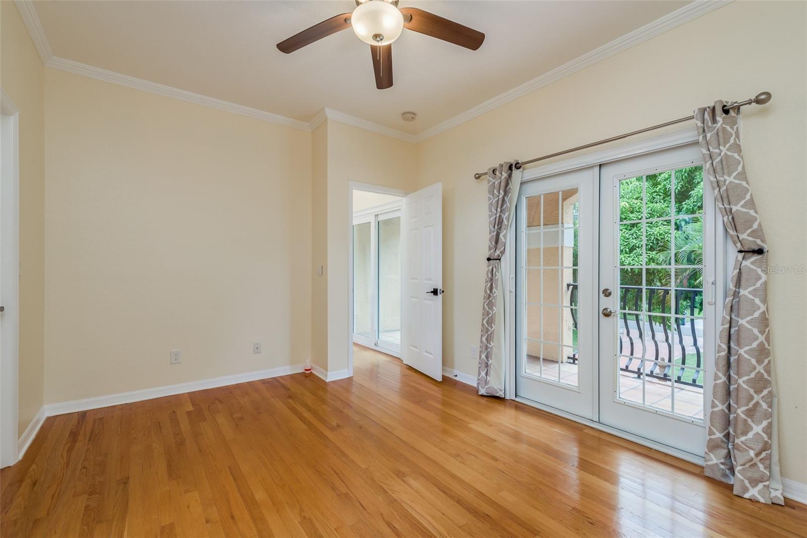 302 SHORE DR — photo 42