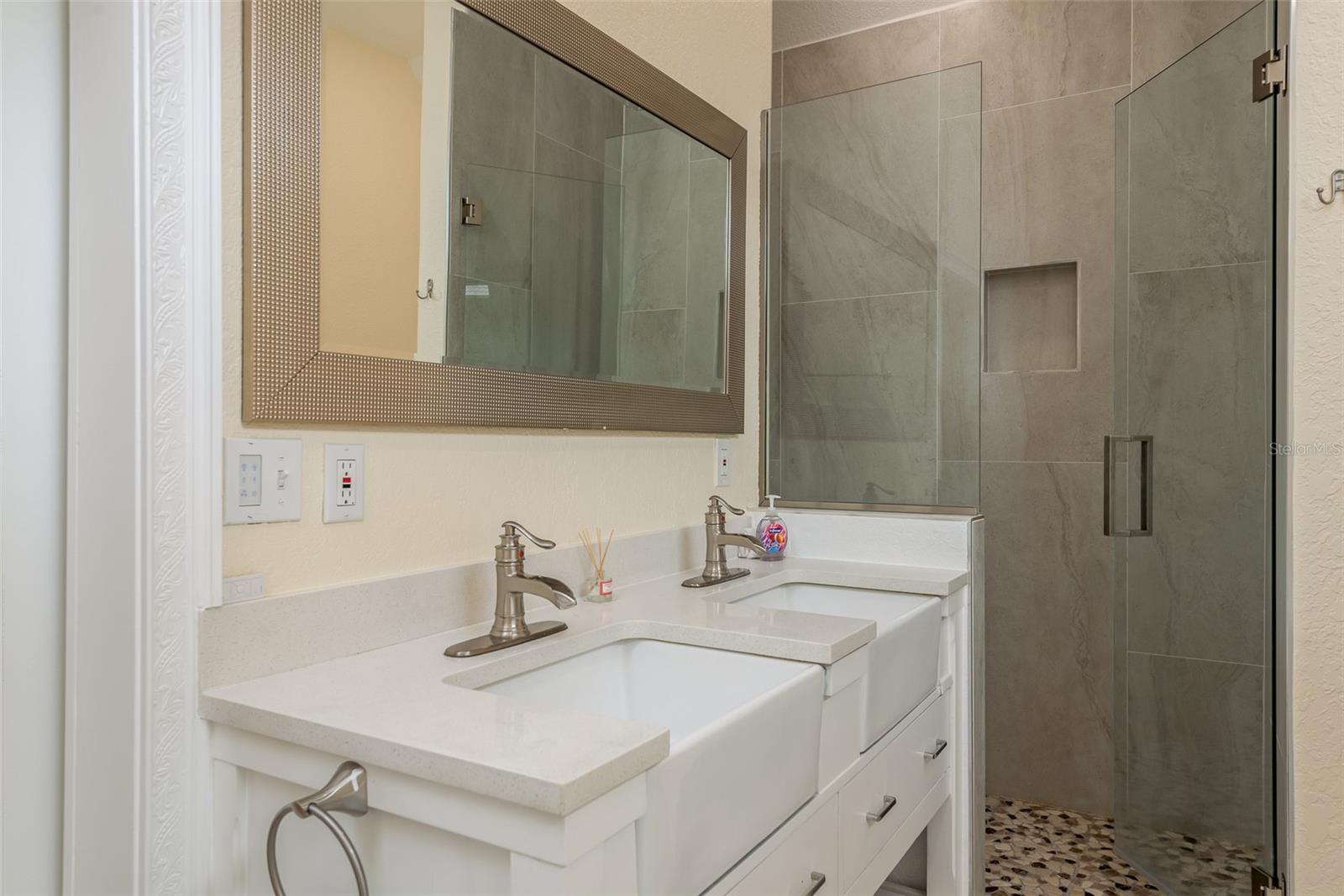 302 SHORE DR — photo 34