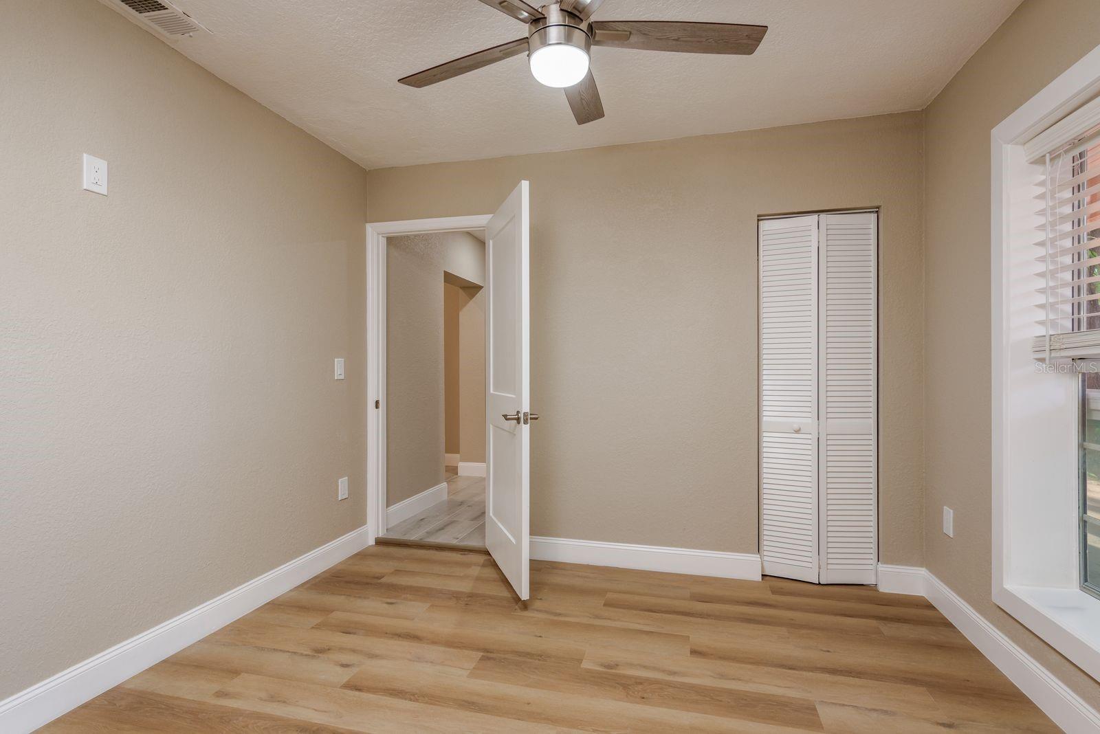 302 SHORE DR — photo 24