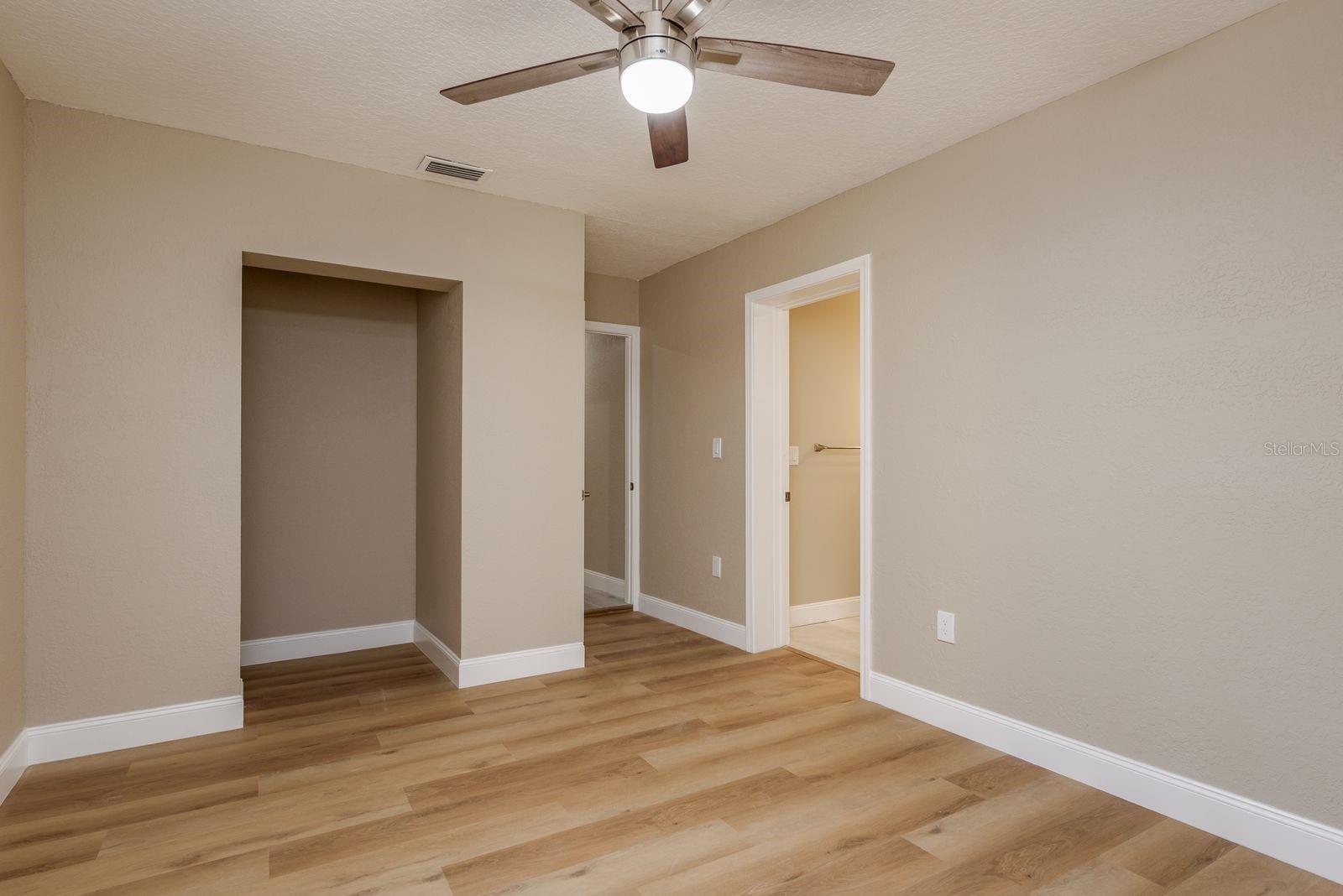 302 SHORE DR — photo 20