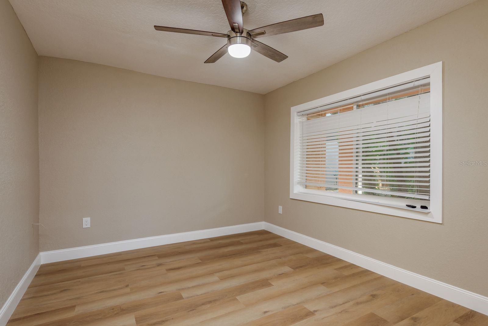 302 SHORE DR — photo 19