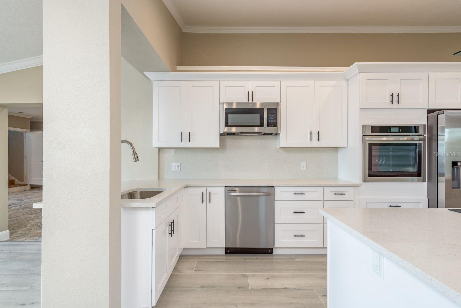 302 SHORE DR — photo 5