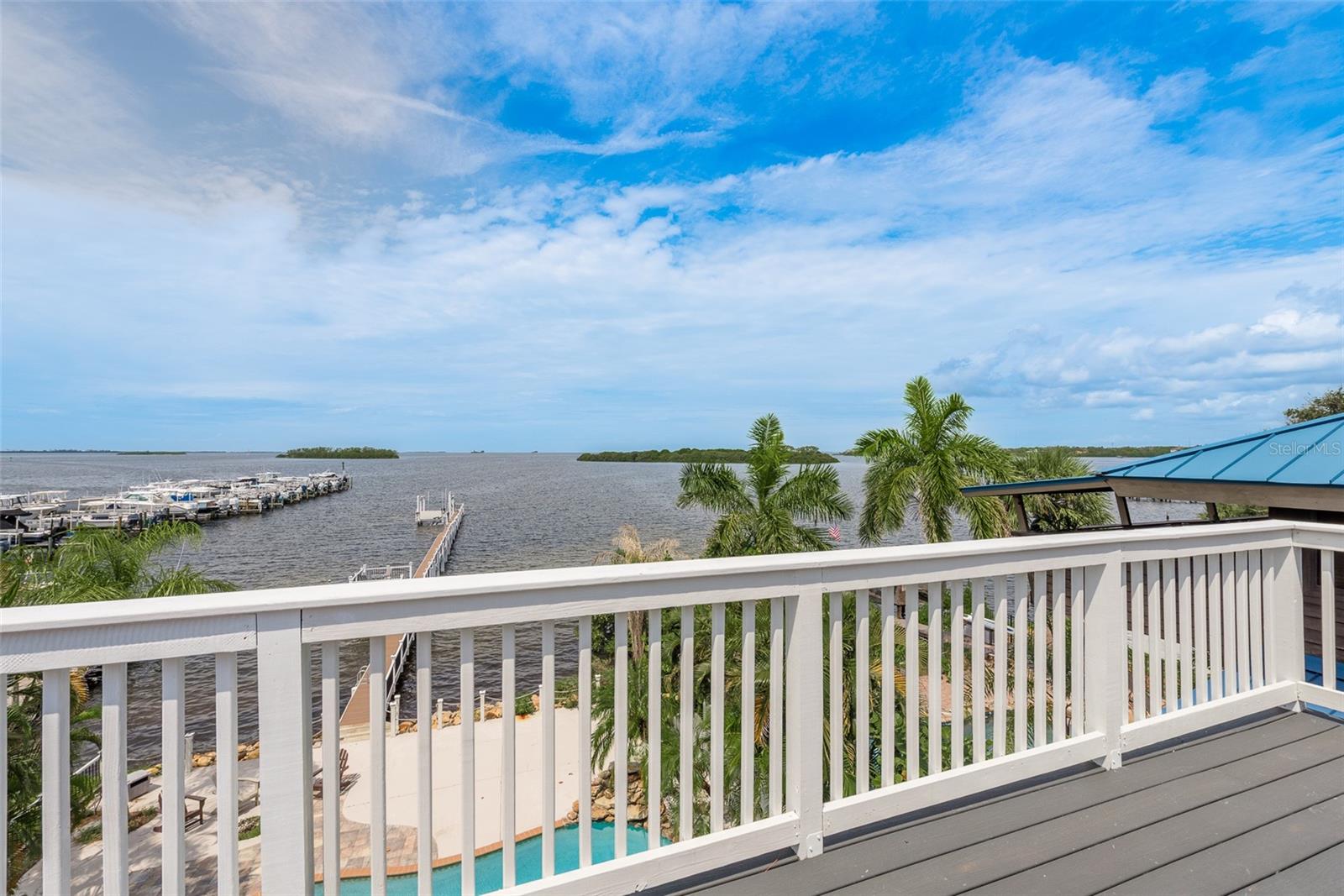 302 SHORE DR — photo 36