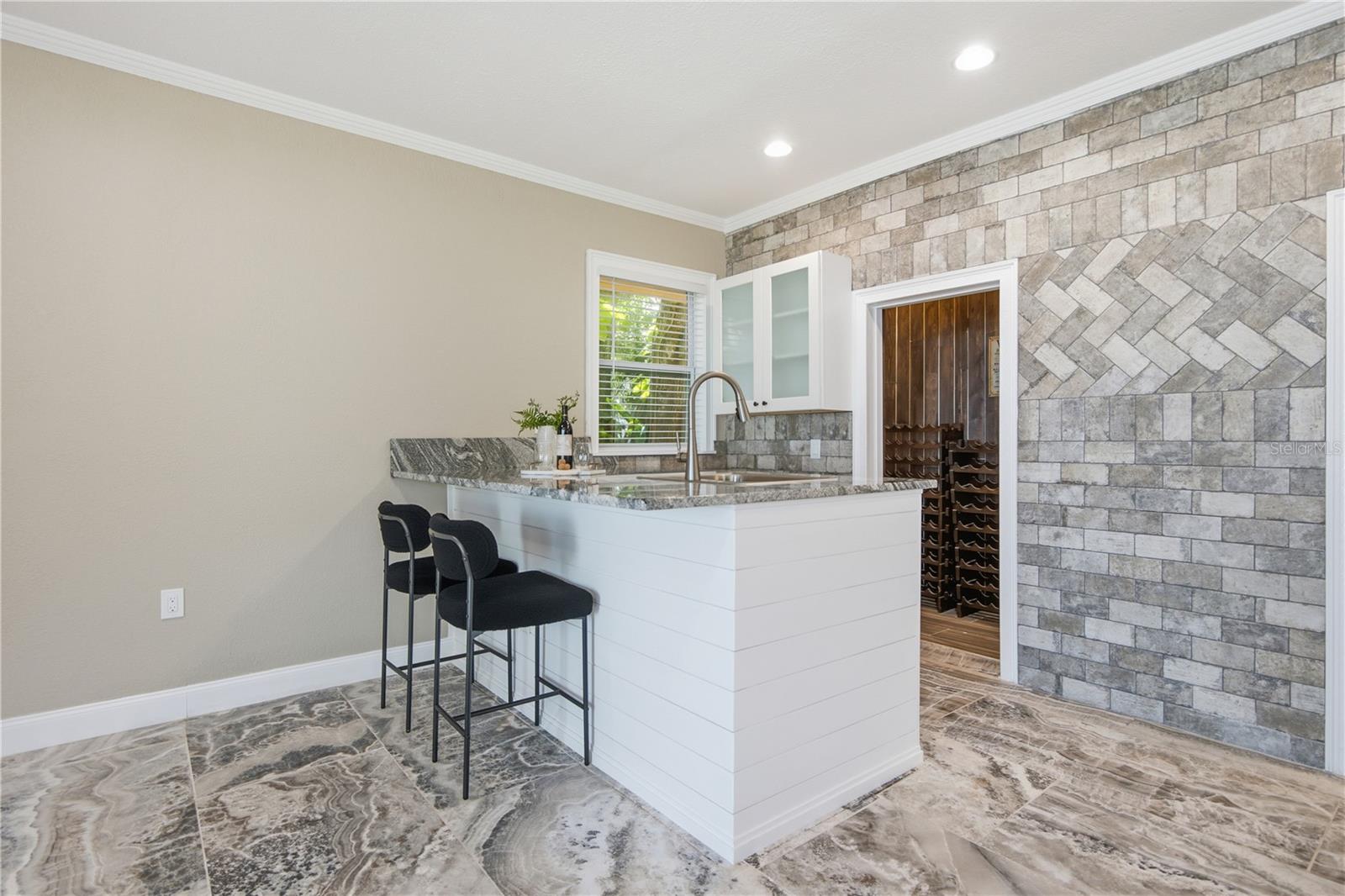302 SHORE DR — photo 16