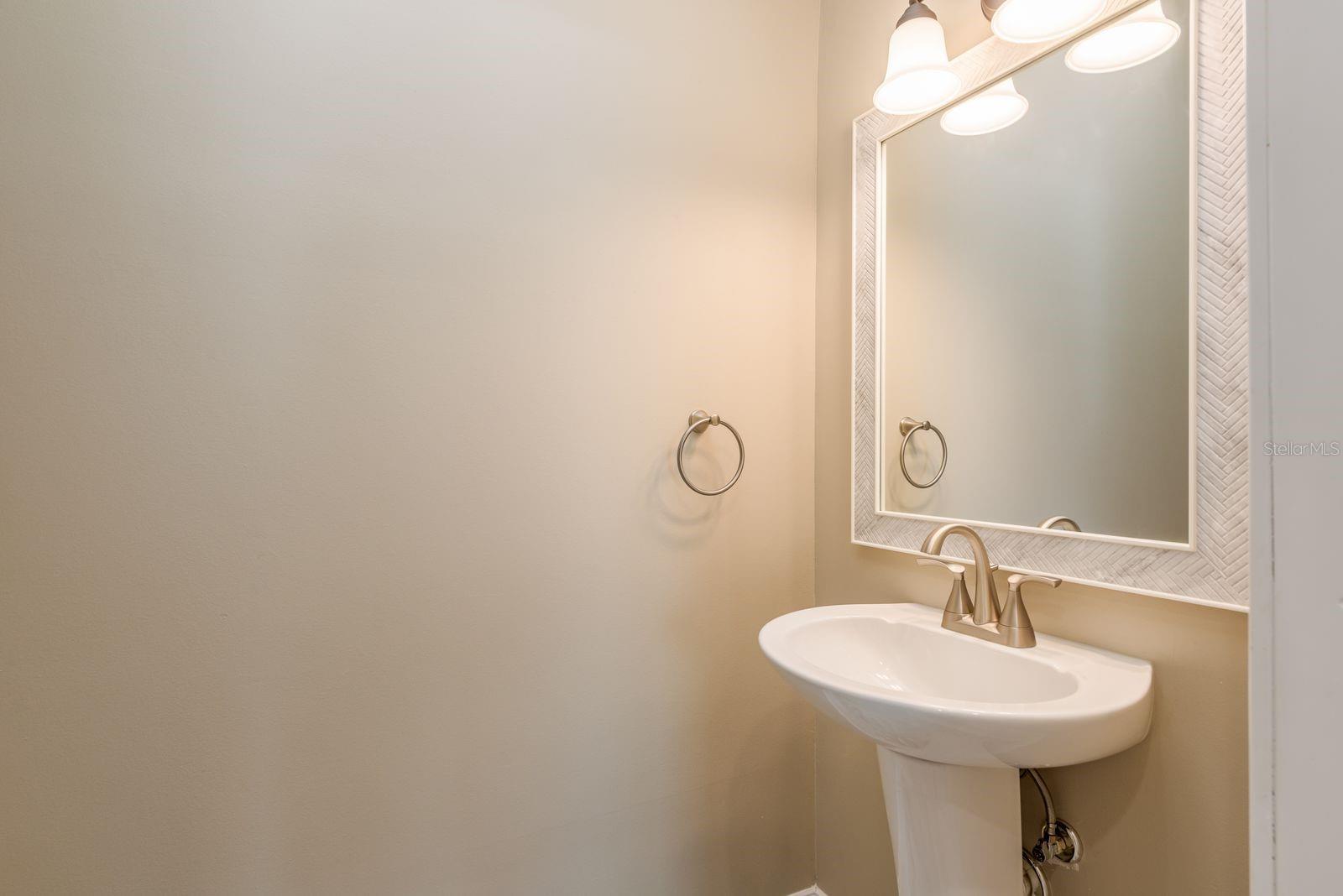 302 SHORE DR — photo 18
