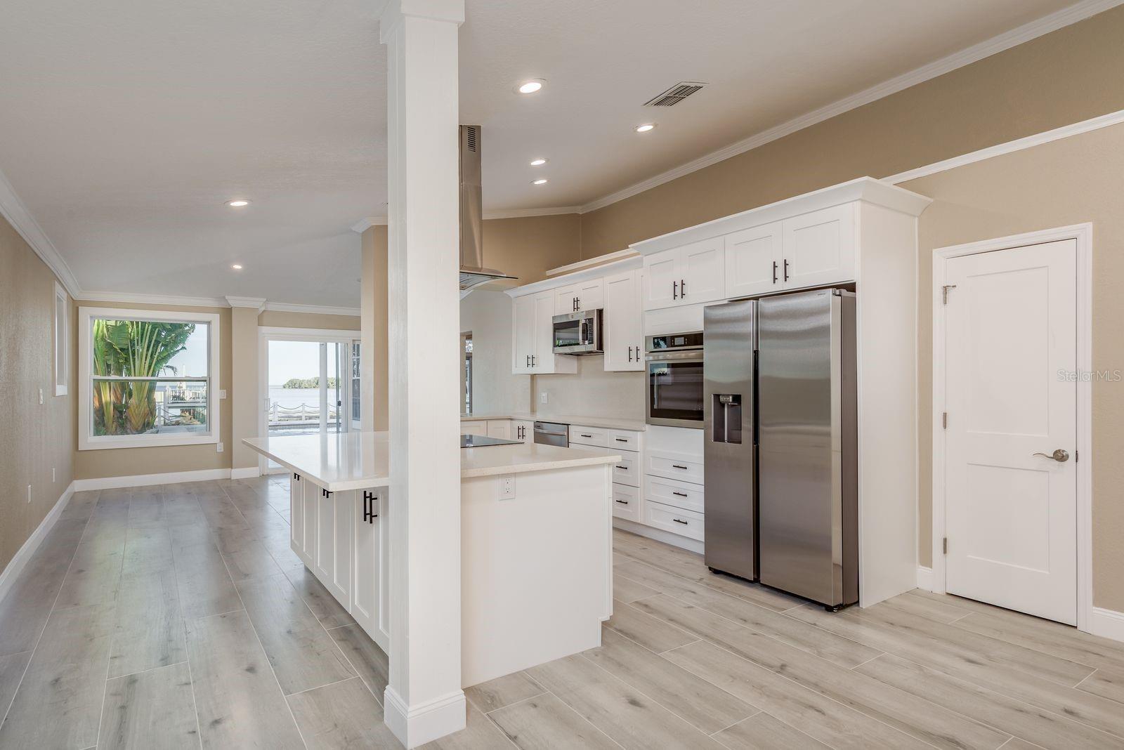 302 SHORE DR — photo 8