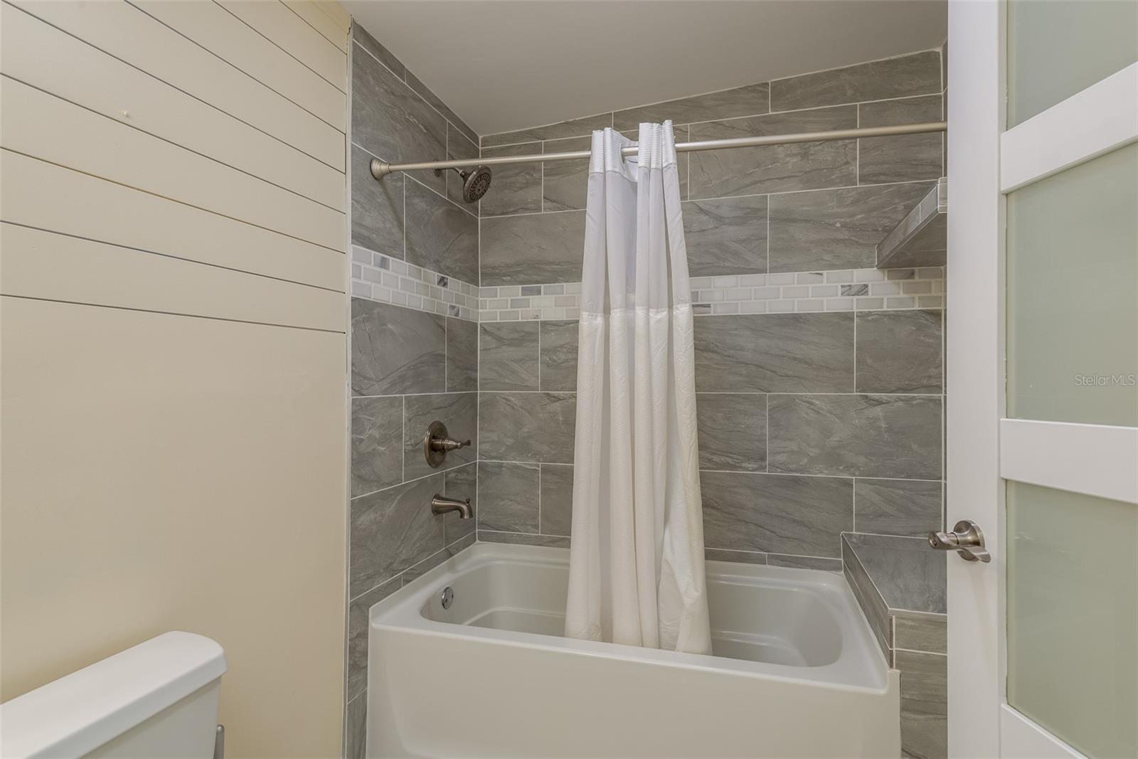 302 SHORE DR — photo 52