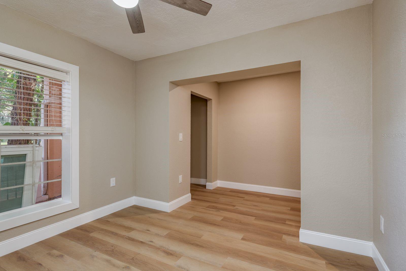 302 SHORE DR — photo 23