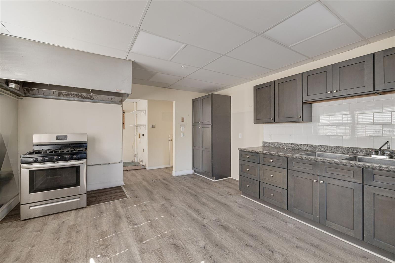 220 SCOTLAND ST — photo 15