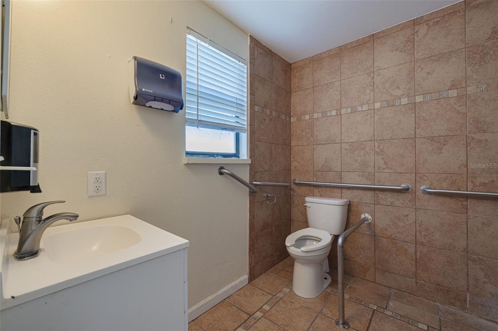 220 SCOTLAND ST — photo 23