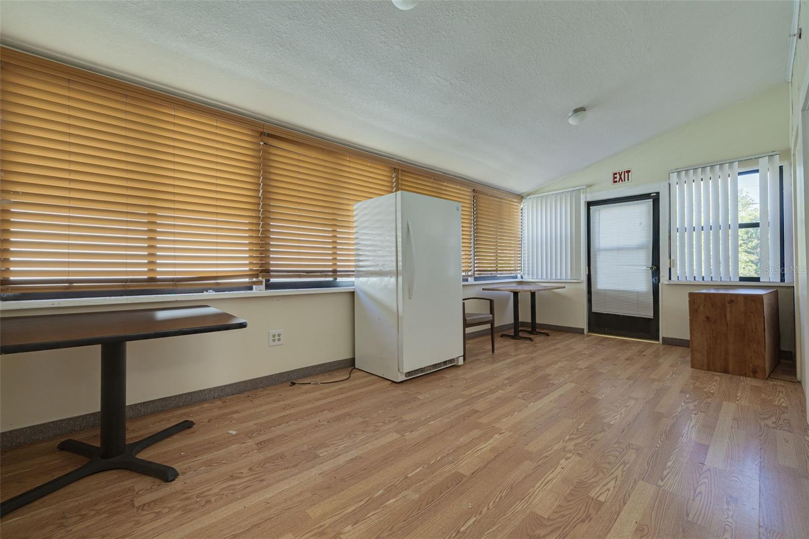 220 SCOTLAND ST — photo 13