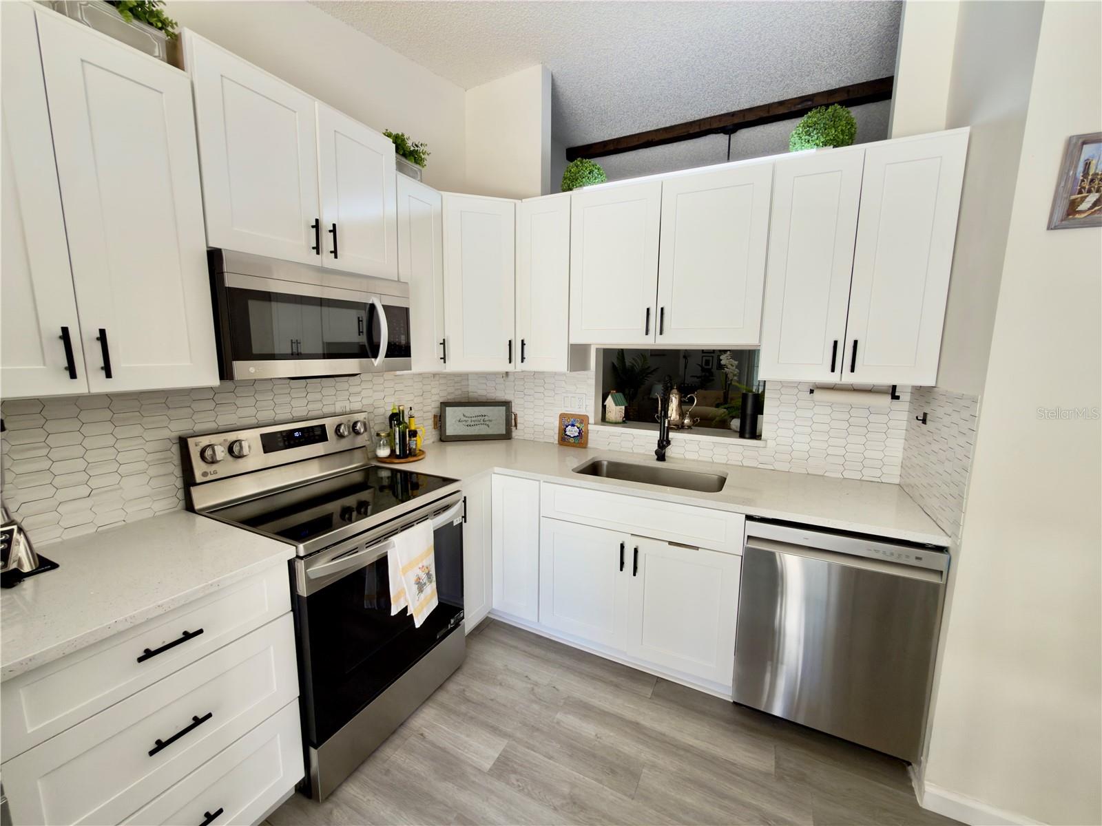 1333 SHADY PINE WAY #D — photo 2