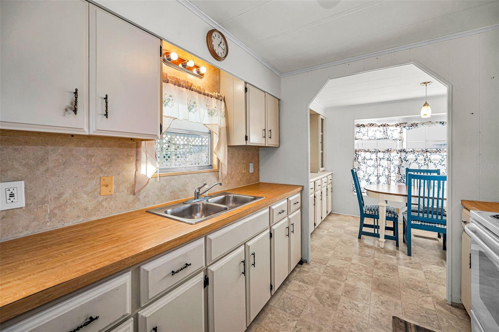 3318 CARNATION LN — photo 24