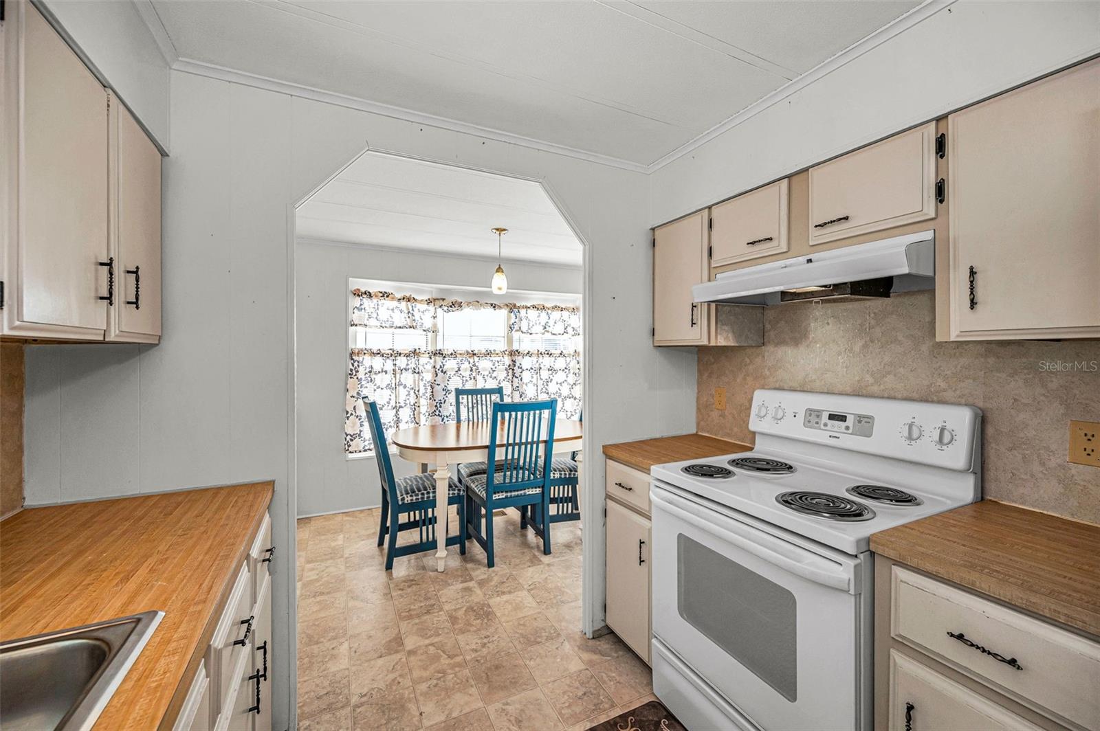 3318 CARNATION LN — photo 25