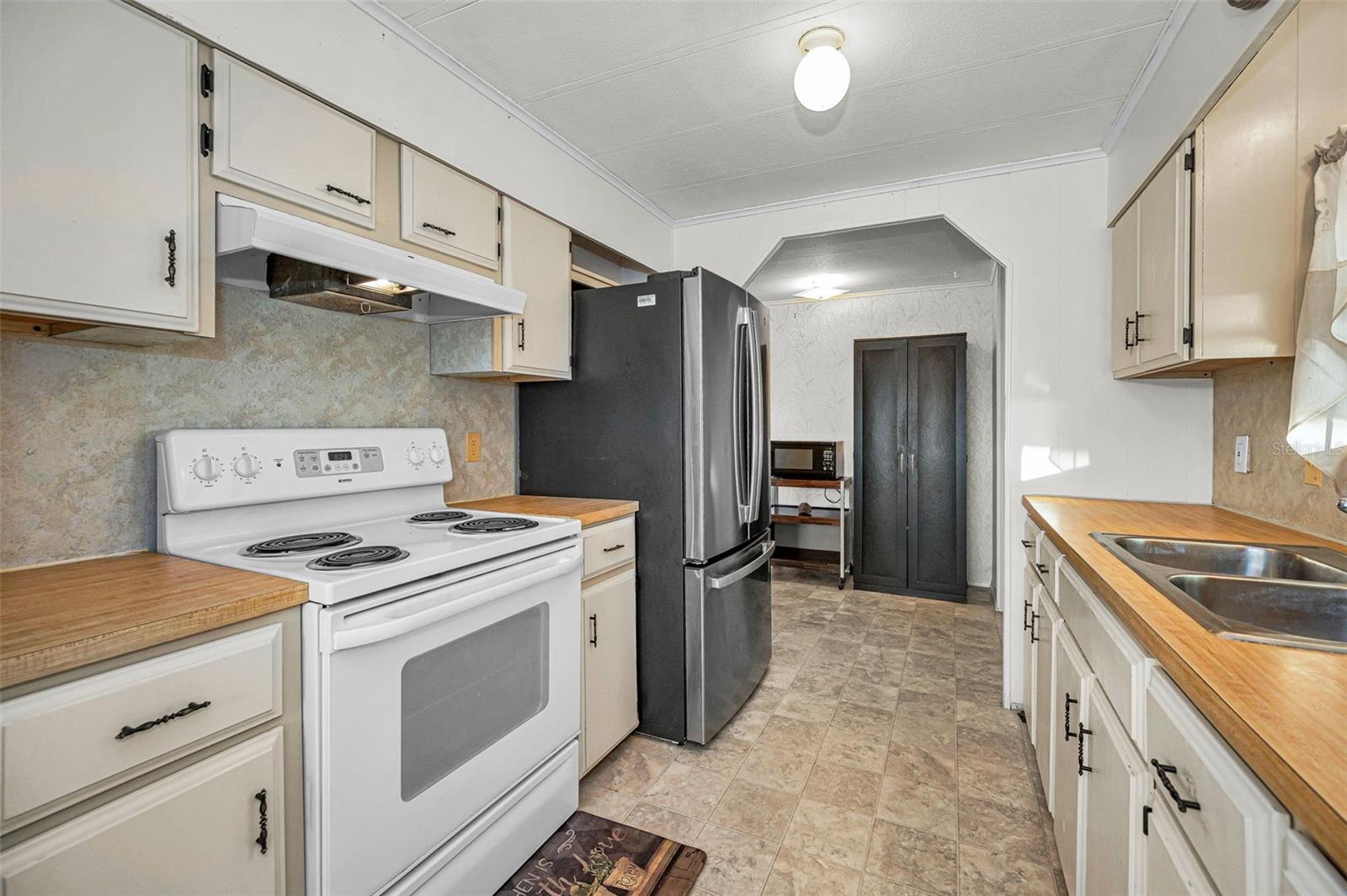 3318 CARNATION LN — photo 22