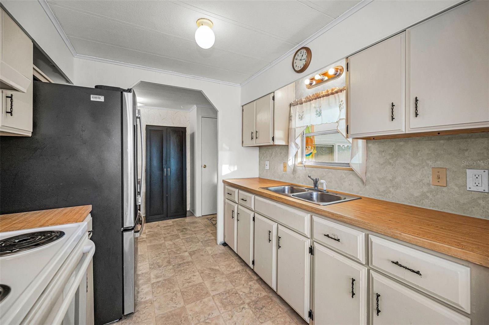 3318 CARNATION LN — photo 23