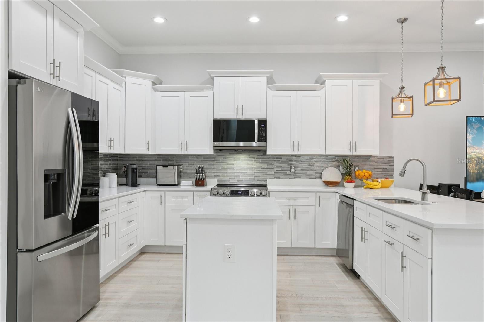 714 S LOIS AVE — photo 13