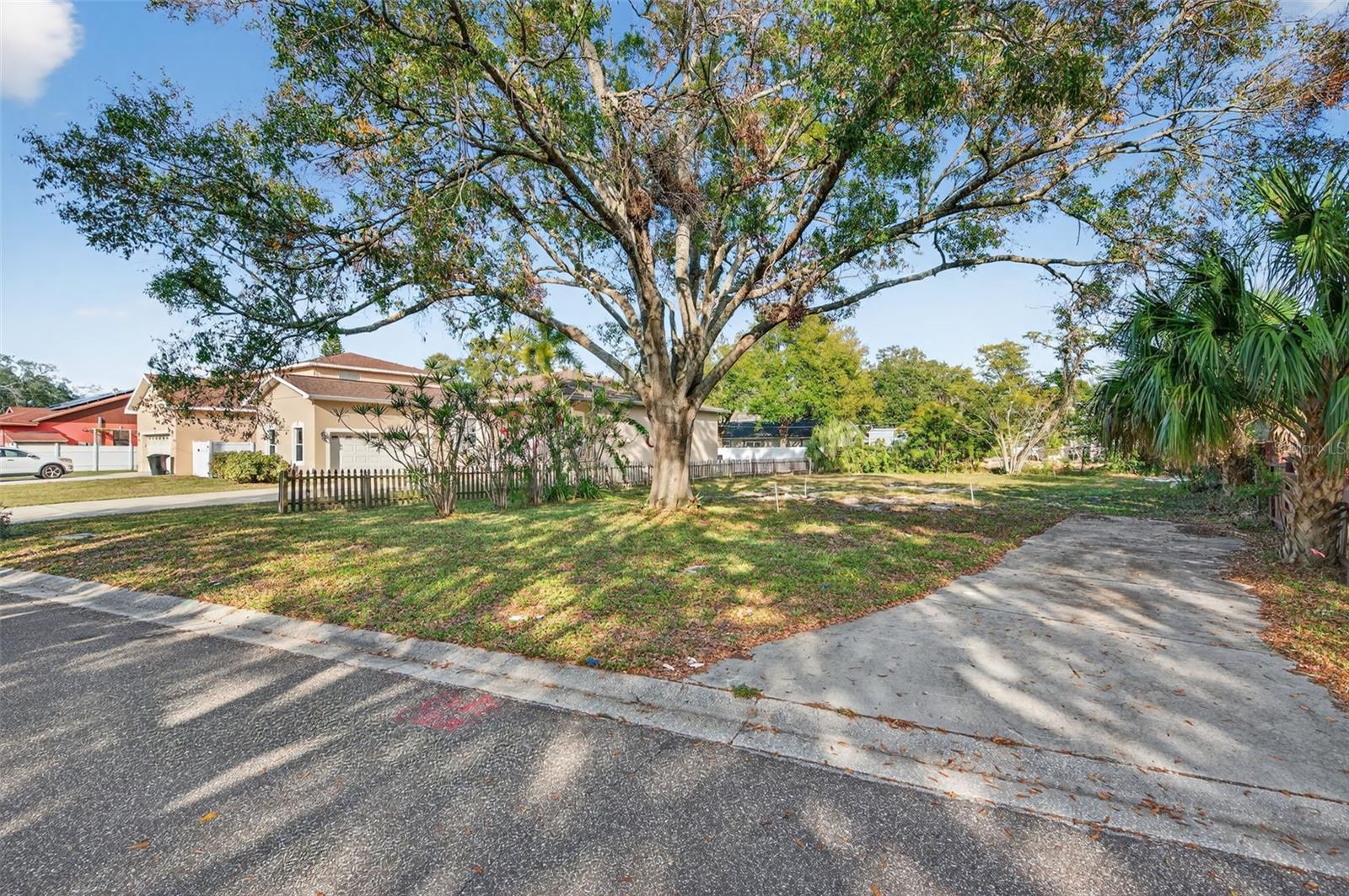 6311 HOBSON ST NE — photo 3