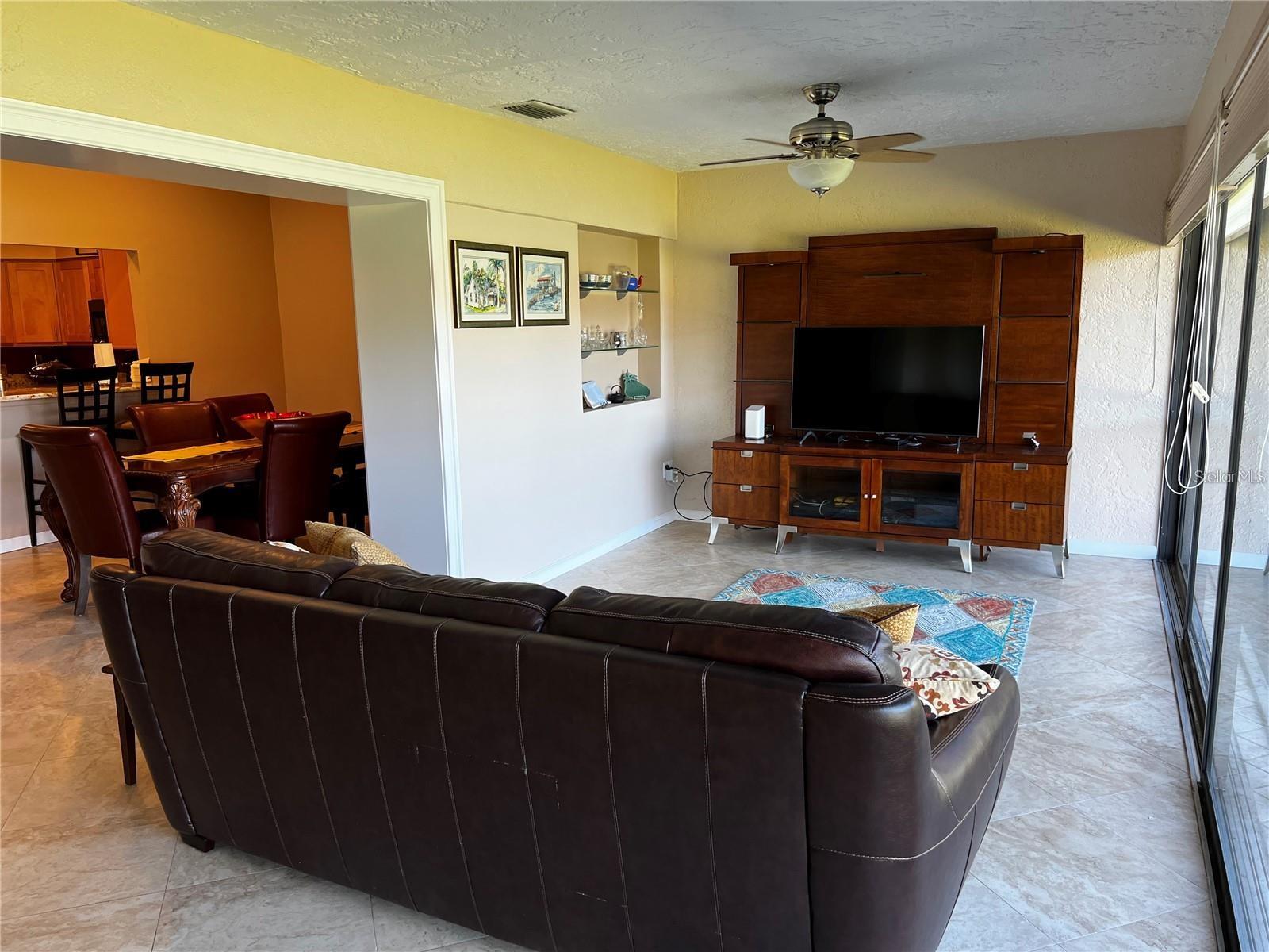 5581 GOLF POINTE DR — photo 15