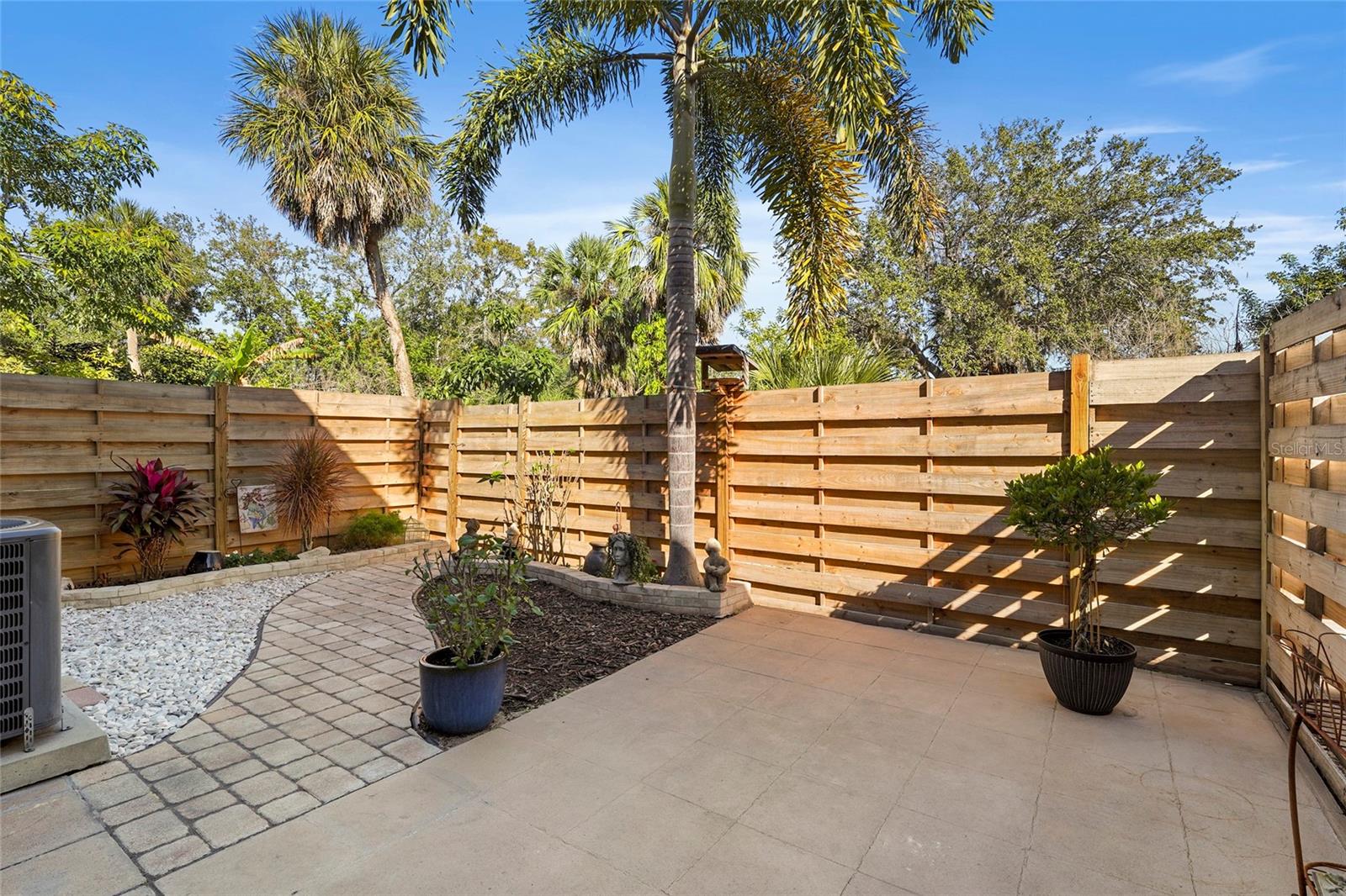1143 LONGFELLOW RD — photo 14