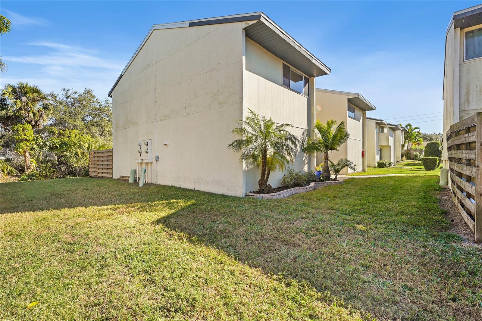 1143 LONGFELLOW RD — photo 2