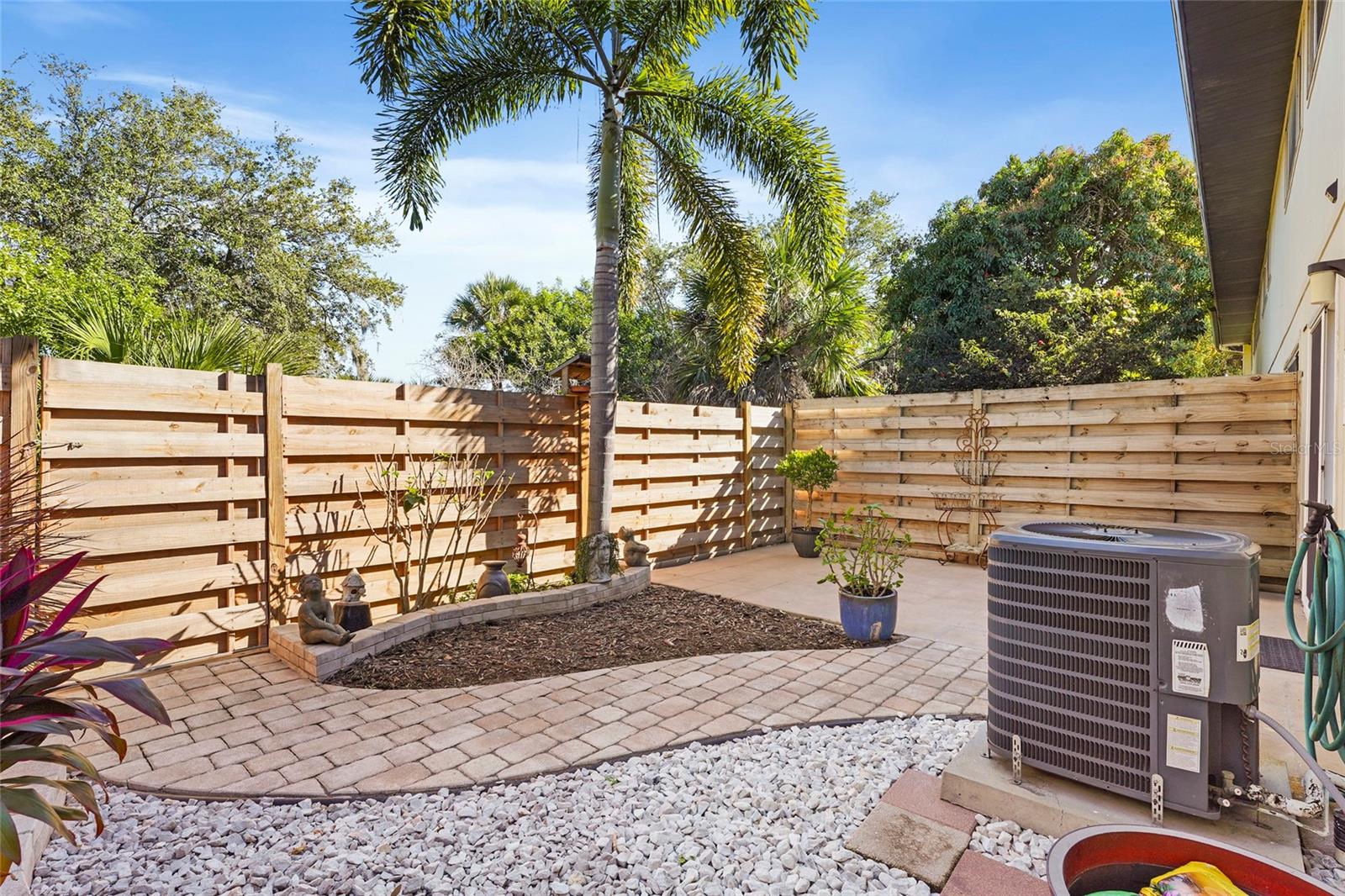1143 LONGFELLOW RD — photo 30