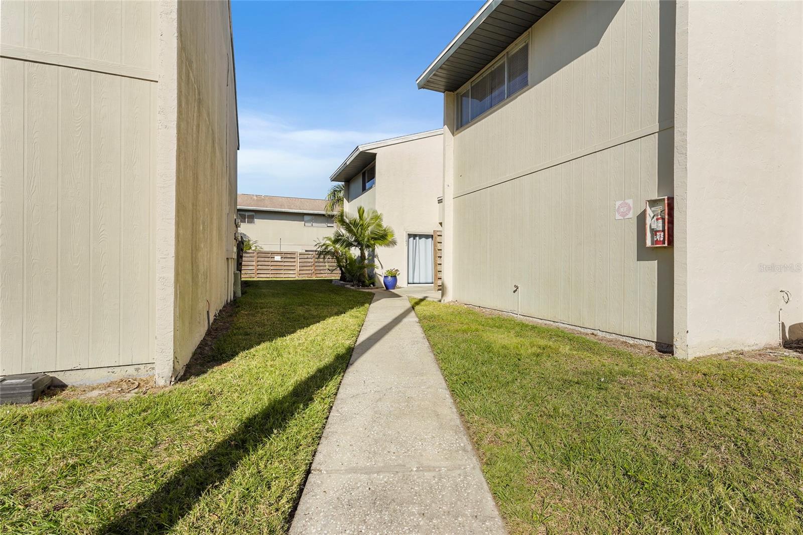 1143 LONGFELLOW RD — photo 17