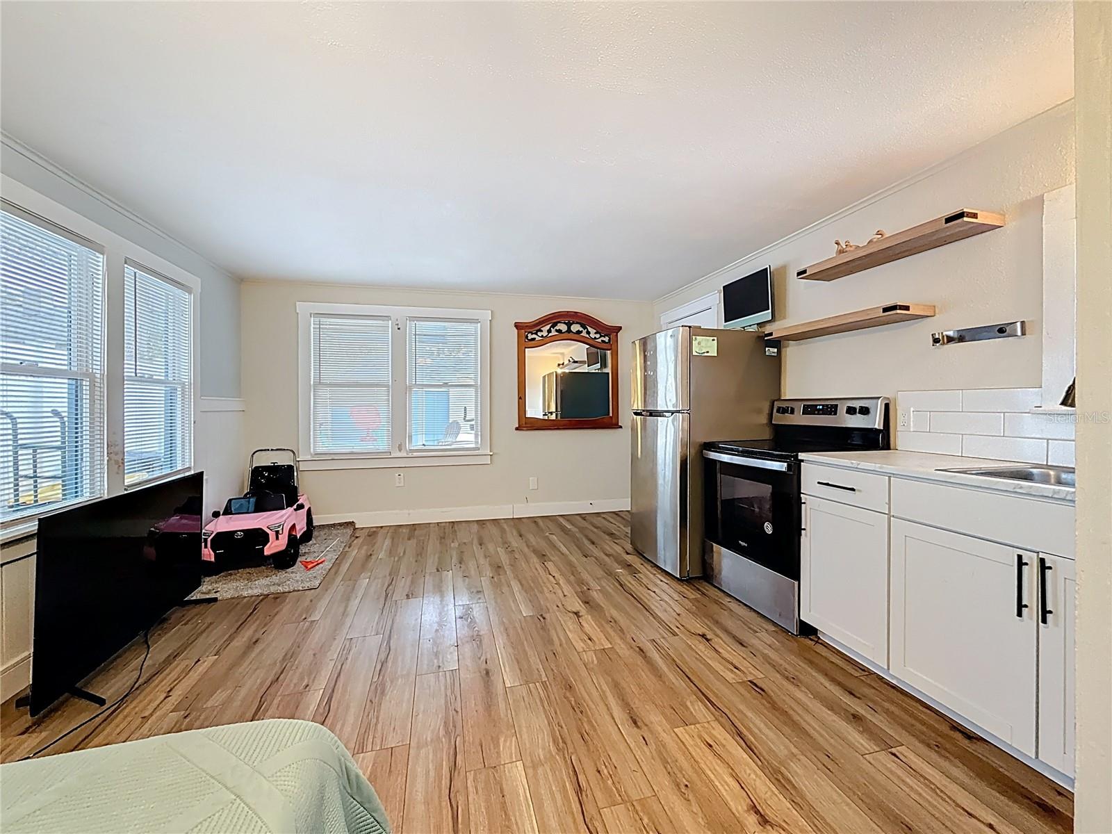 520 ROANOKE ST — photo 41