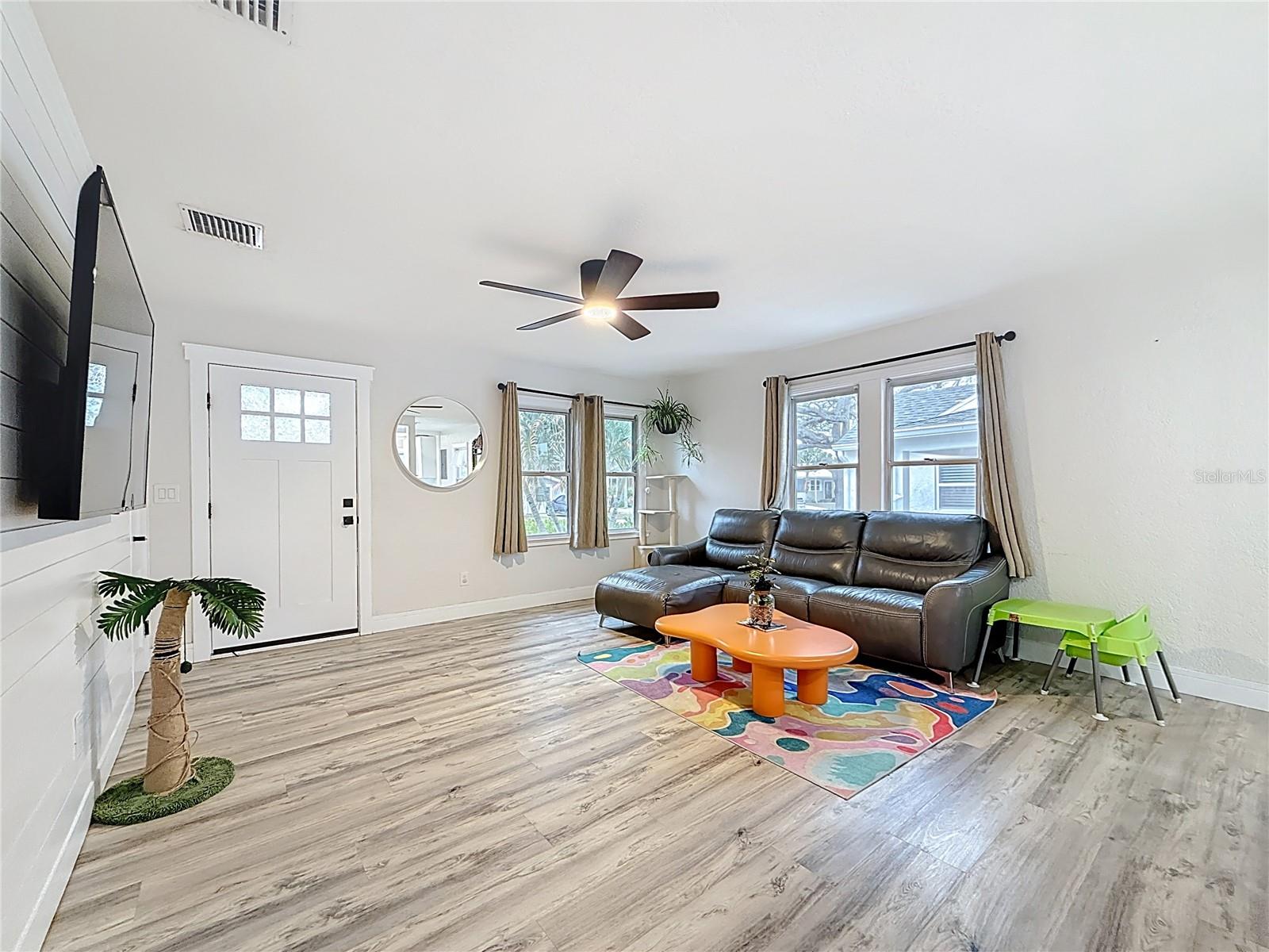 520 ROANOKE ST — photo 9