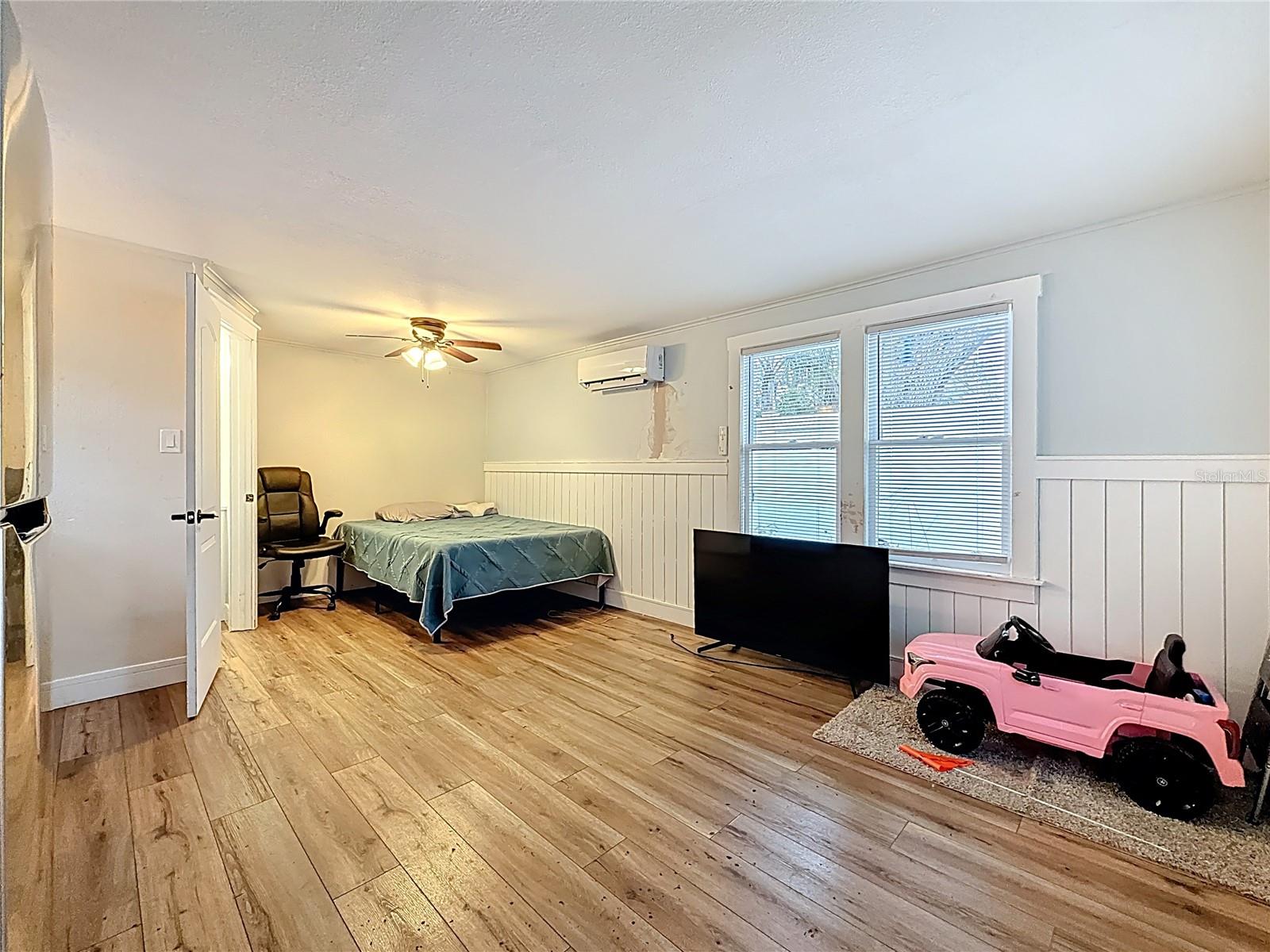 520 ROANOKE ST — photo 39