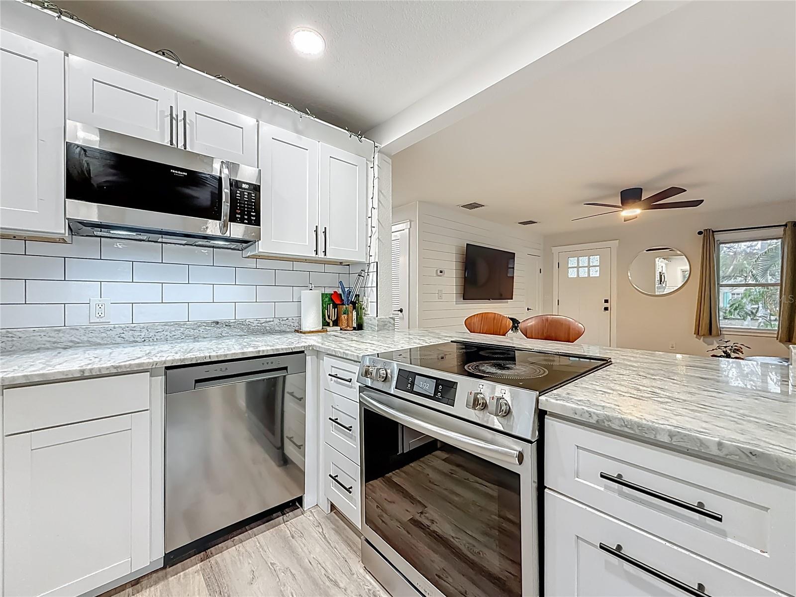 520 ROANOKE ST — photo 17