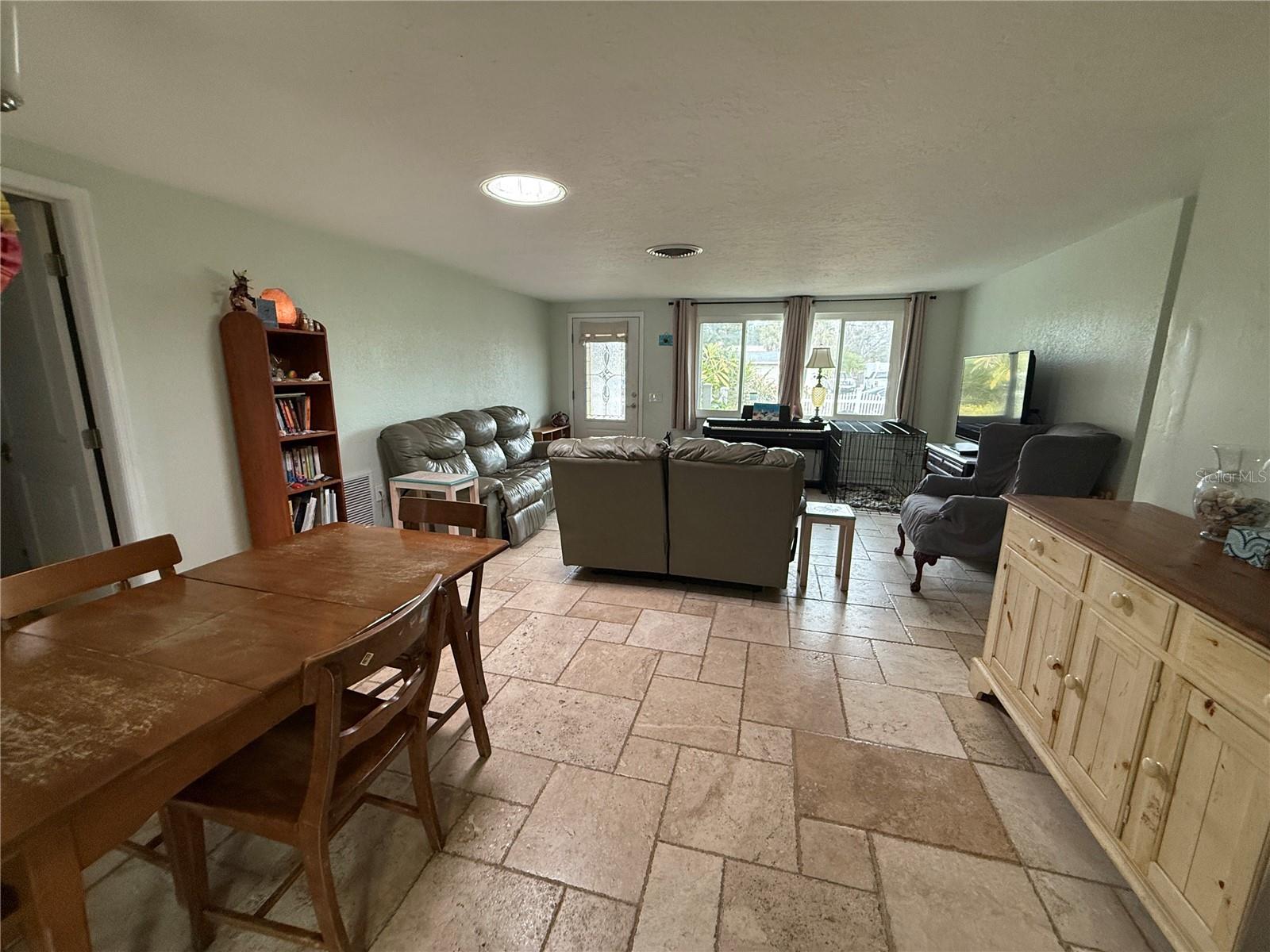 644 TANAGER RD — photo 4