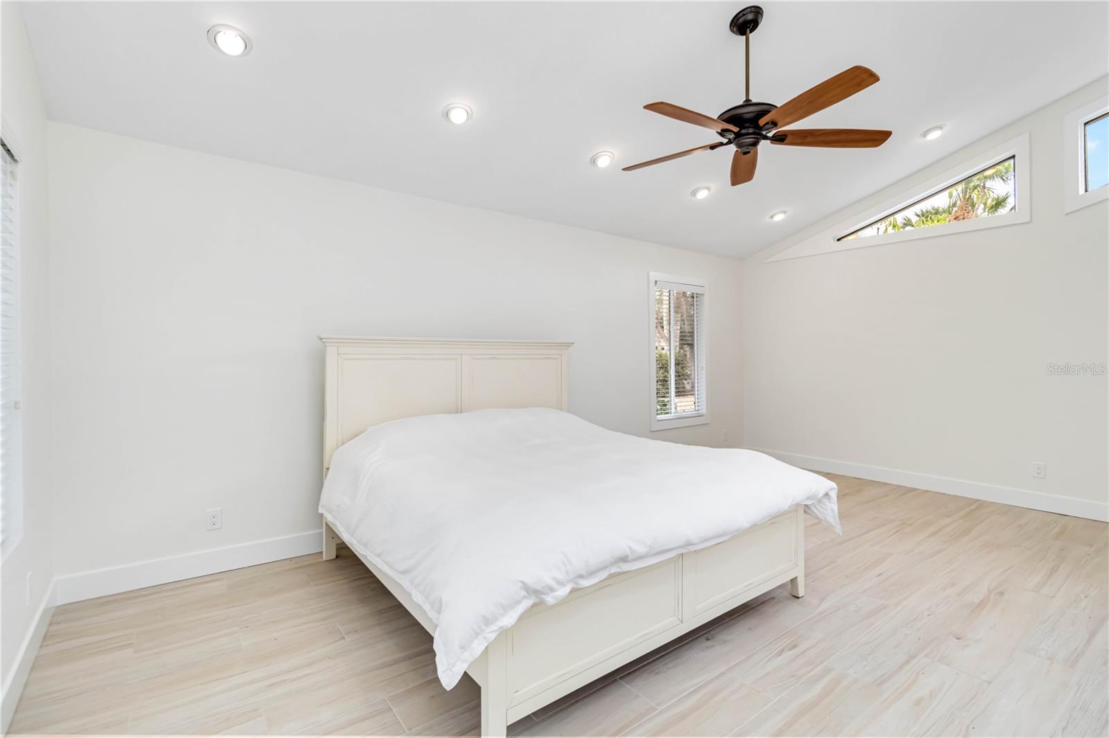 5107 SAINT ALBANS AVE — photo 23