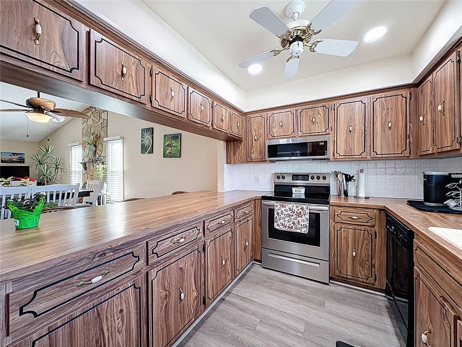 9961 EAGLES POINT CIR #4 — photo 7
