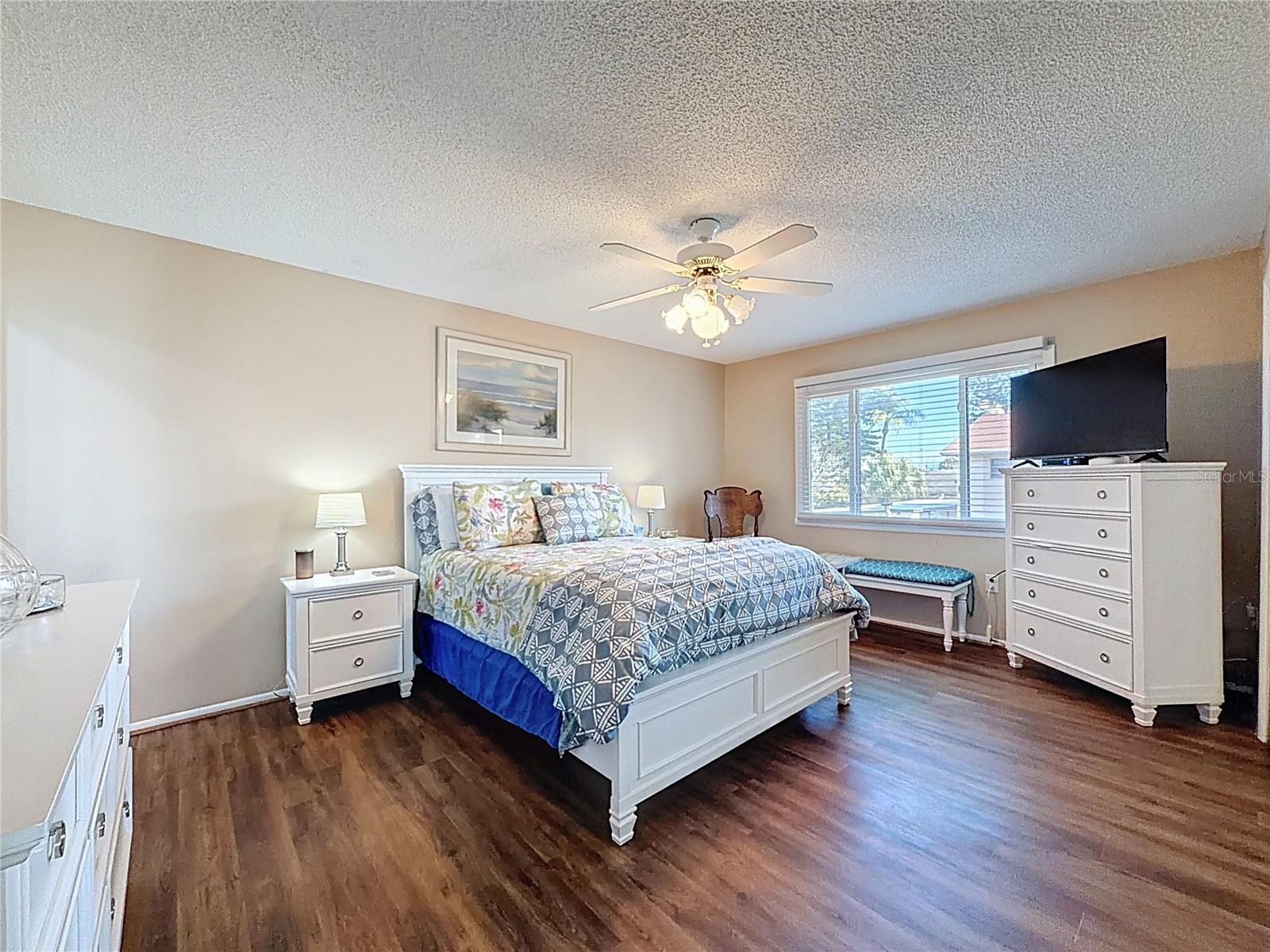 9961 EAGLES POINT CIR #4 — photo 17