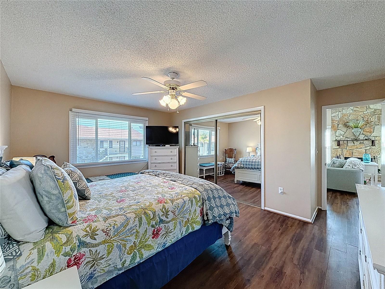 9961 EAGLES POINT CIR #4 — photo 18