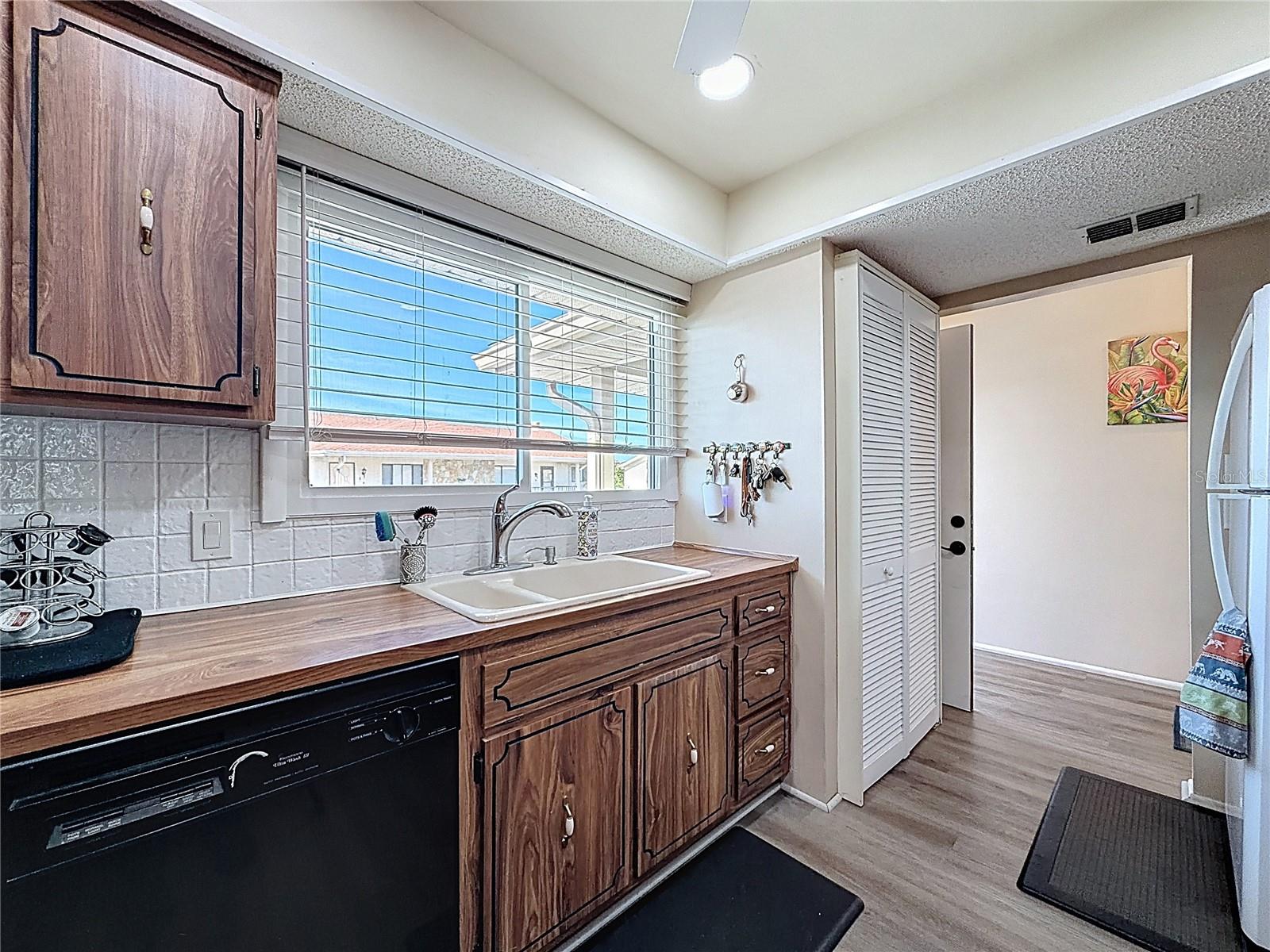9961 EAGLES POINT CIR #4 — photo 9