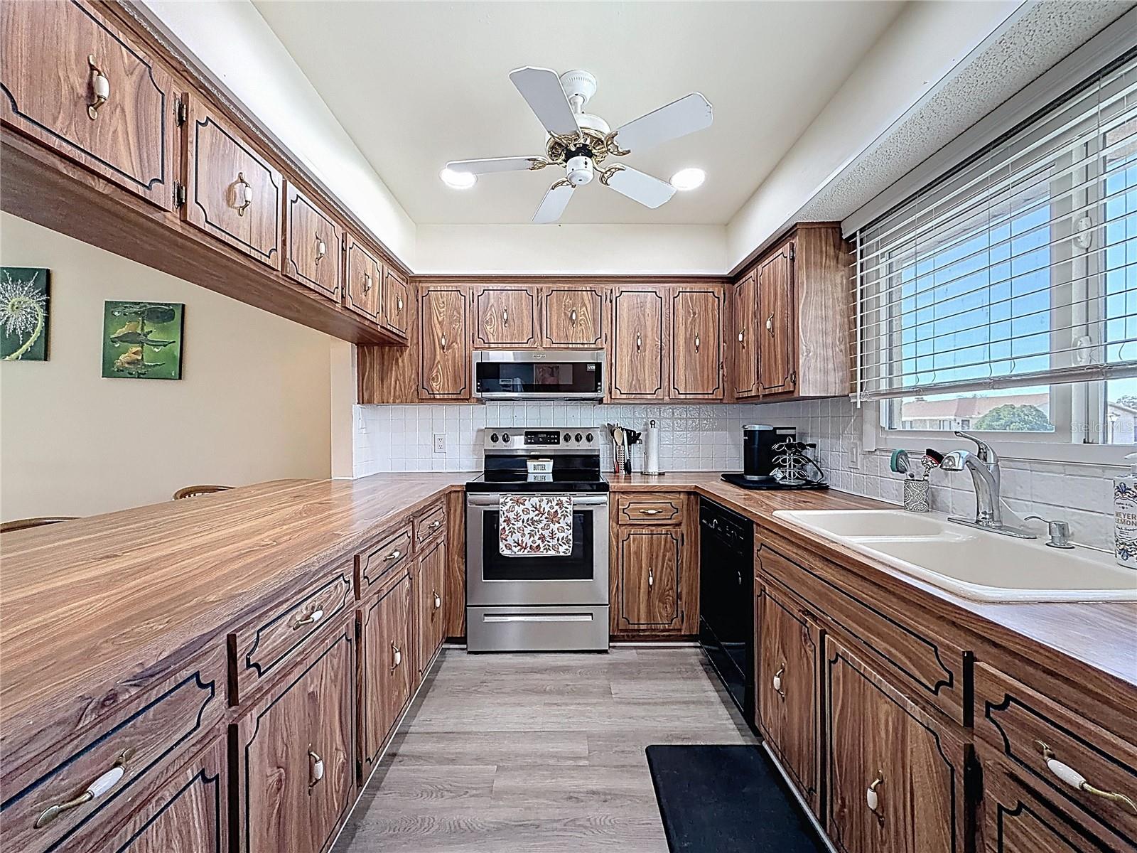 9961 EAGLES POINT CIR #4 — photo 3