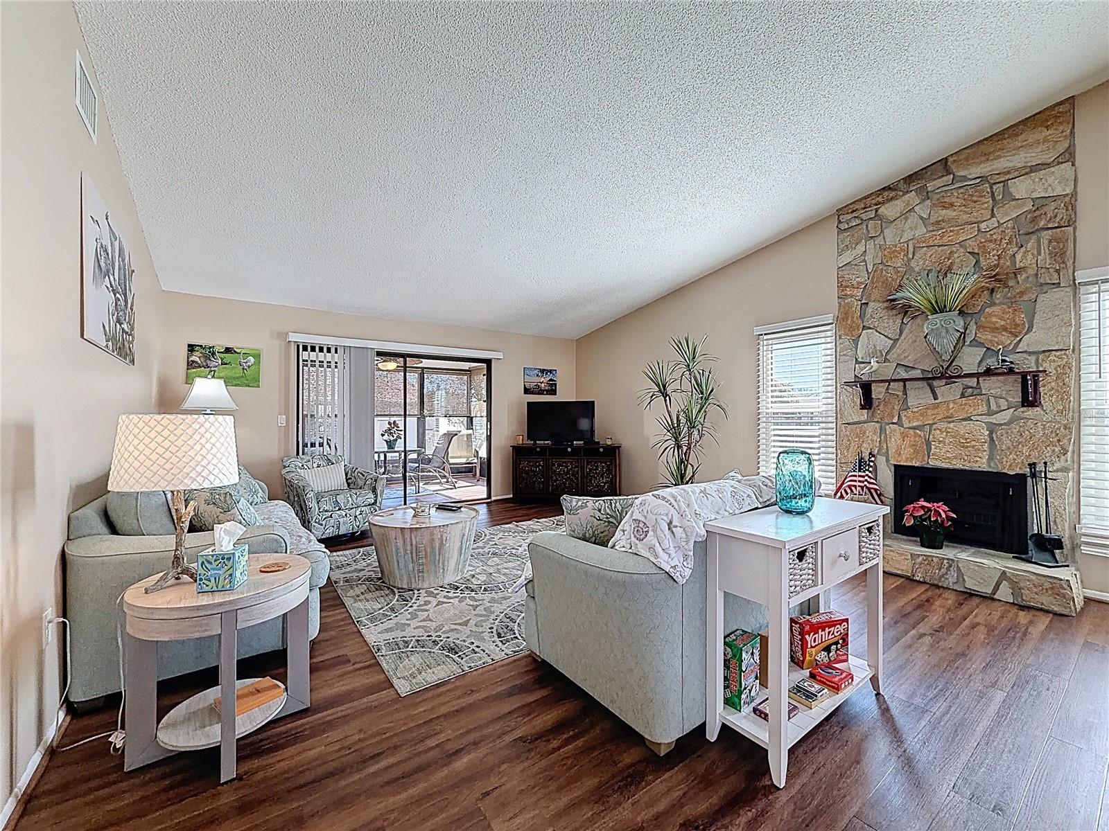 9961 EAGLES POINT CIR #4 — photo 2