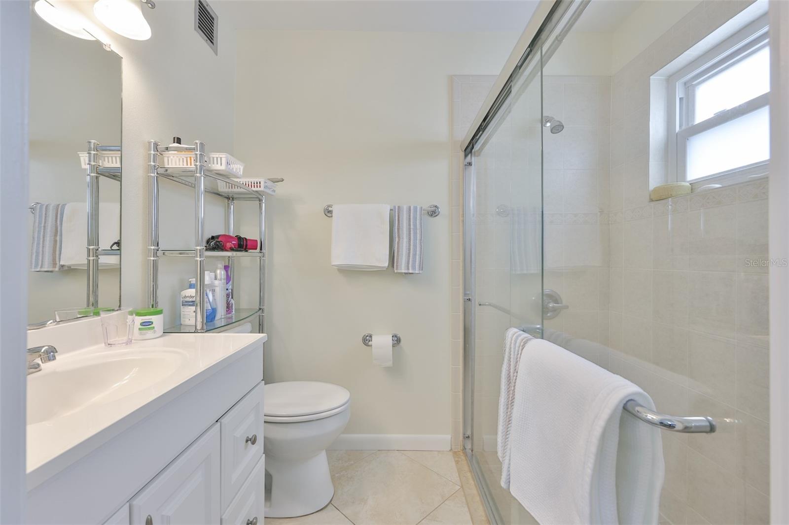 1520 DANBURY DR — photo 22