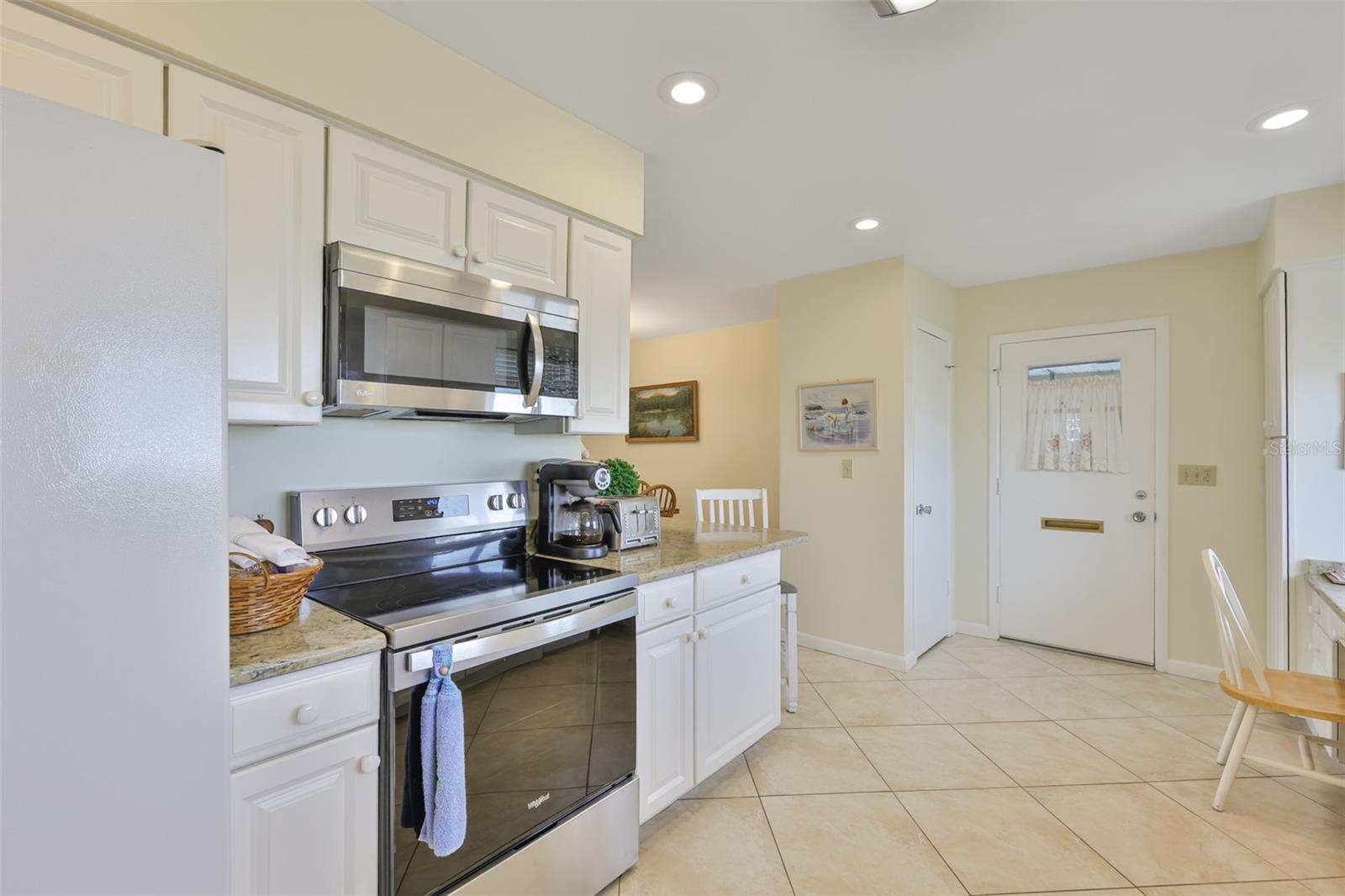 1520 DANBURY DR — photo 13